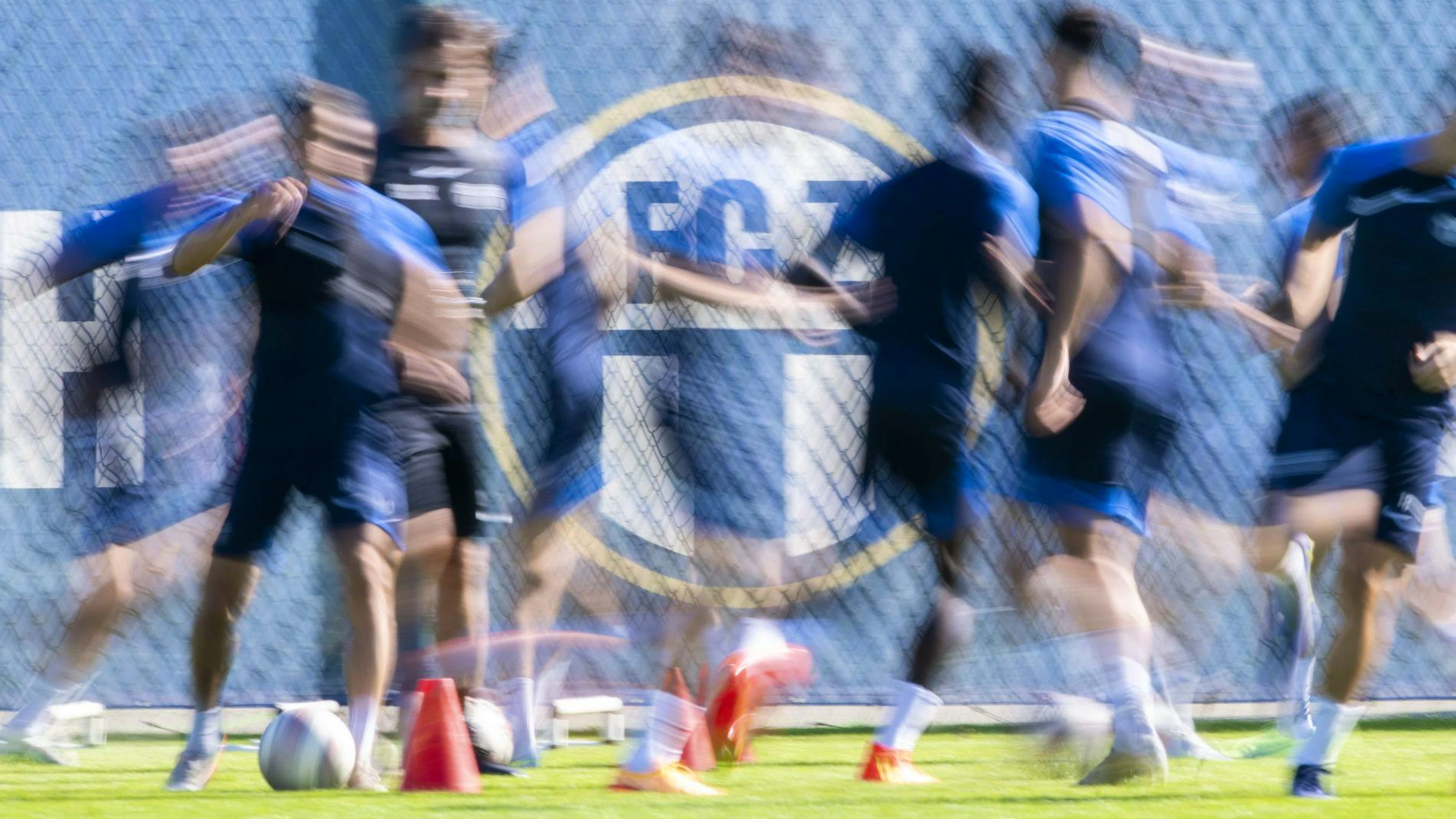 Die Straftrainings bei den FCZ-Junioren sorgen vielerorts für Kopfschütteln. (KEYSTONE/Ennio Leanza)