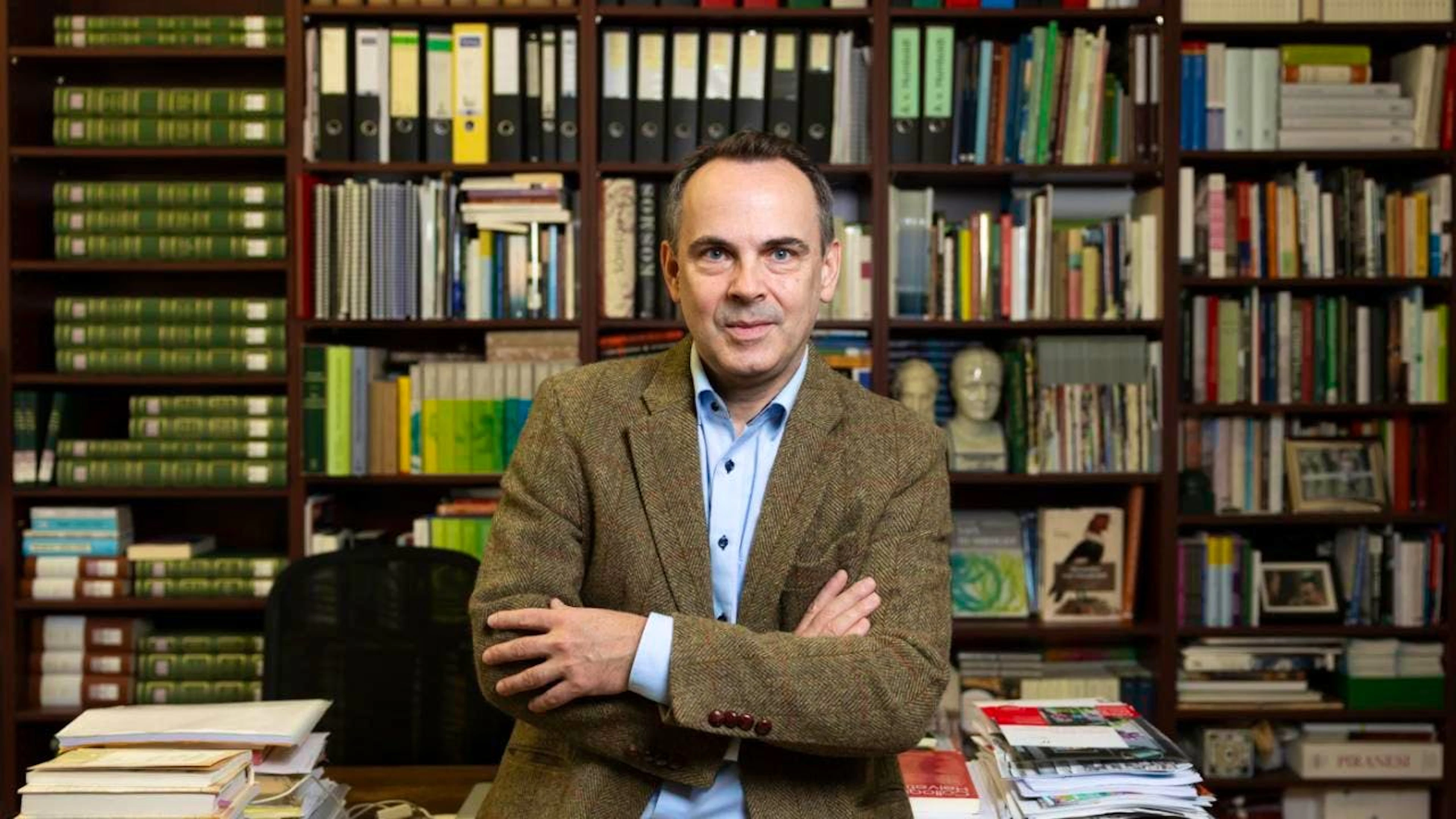 Der Literaturwissenschaftler Oliver Lubrich hat die Reportage-Essays der US-amerikanischen Journalistin Dorothy Thompson herausgegeben. Sie schrieb über den Niedergang der Demokratie in Berlin 1931 und 1932 - er sagt im Gespräch, was das mit den politischen Verhältnissen heute zu tun hat.