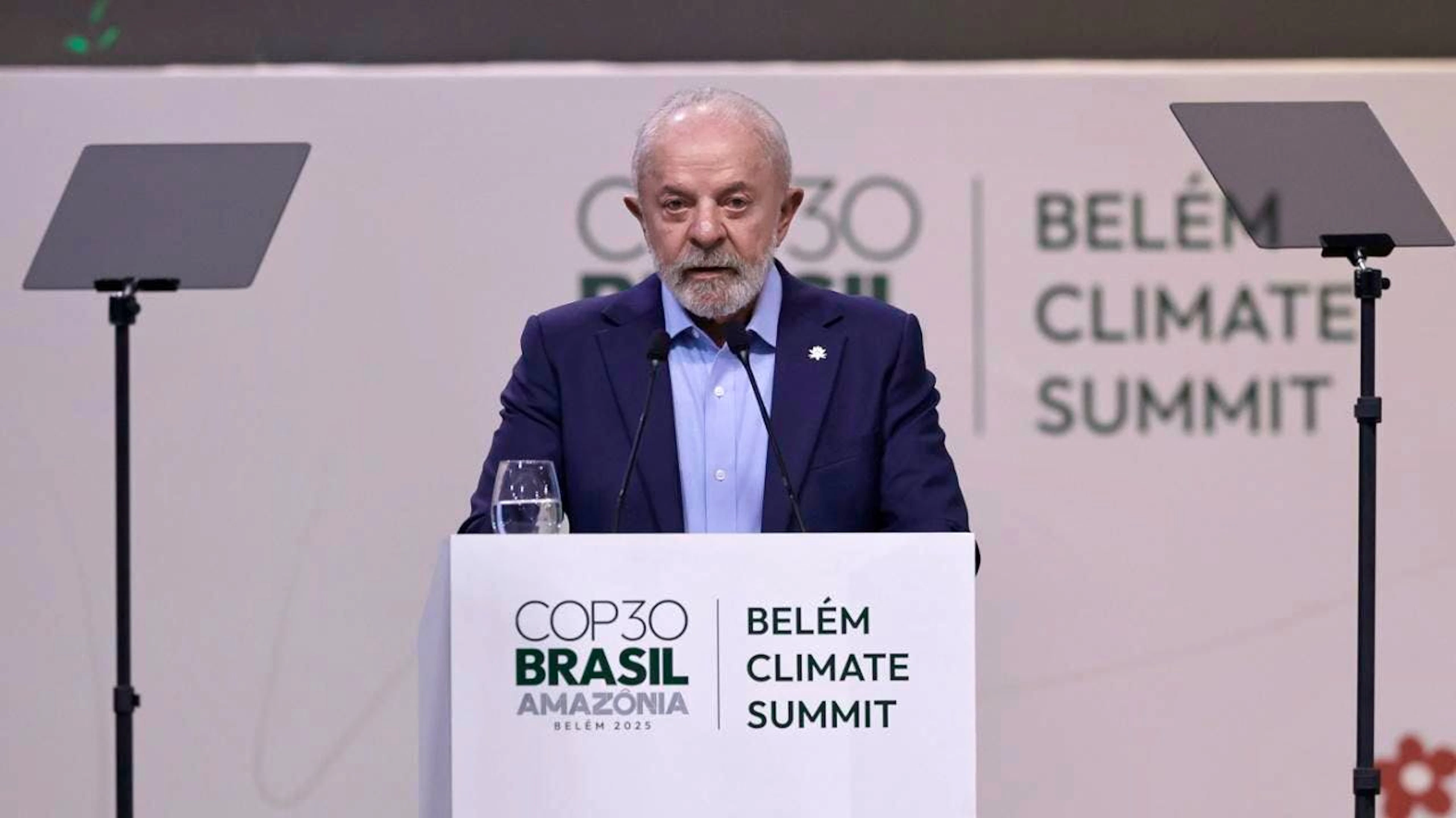 Il presidente brasiliano Luiz Inacio Lula da Silva al Vertice sul clima di Belém, in Amazzonia.