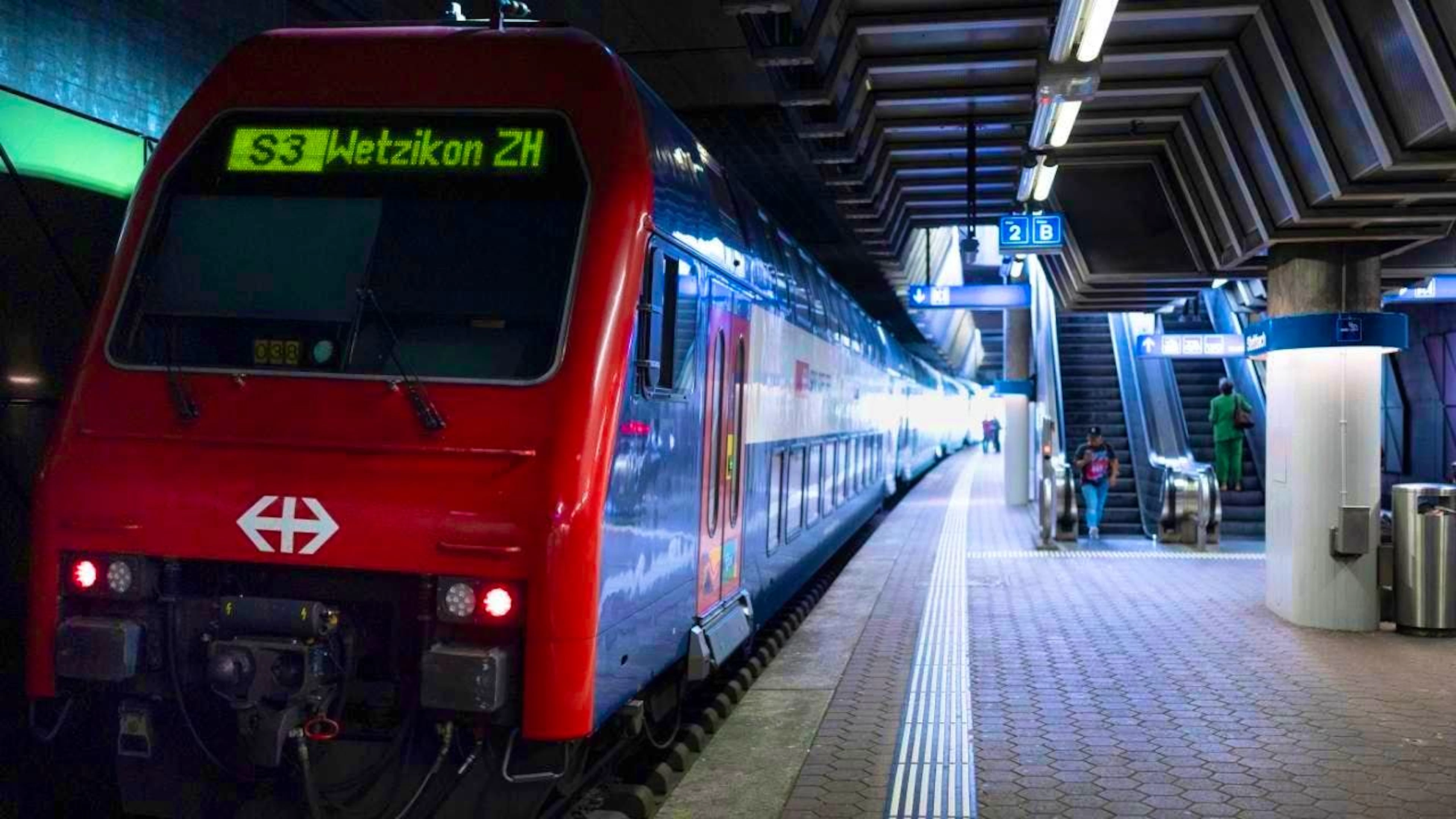 The 100-metre-long trains of the first generation of the Zurich S-Bahn have to be replaced after 40 years. (archive picture)