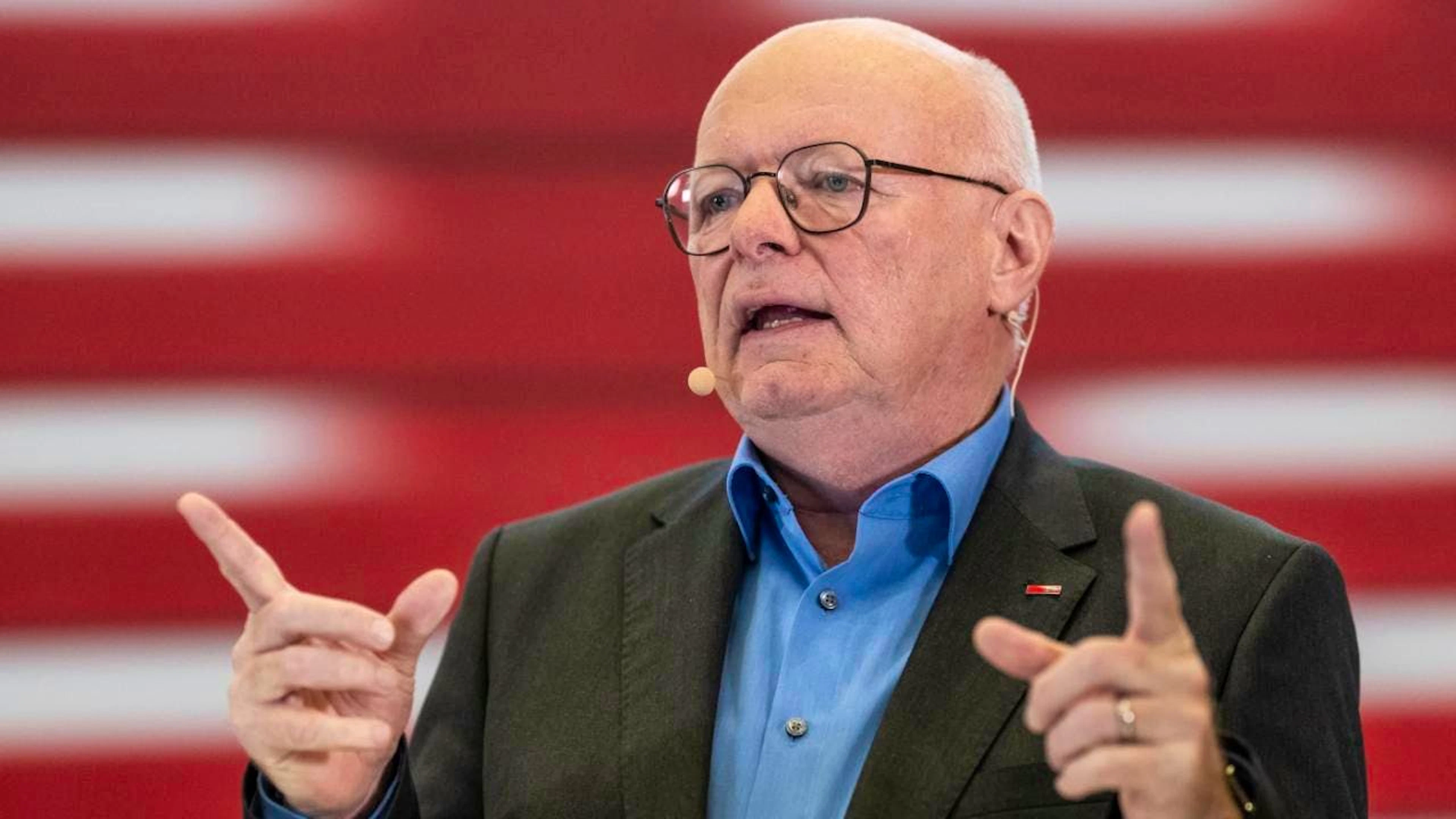 Il direttore delle FFS Vincent Ducrot alla conferenza stampa odierna