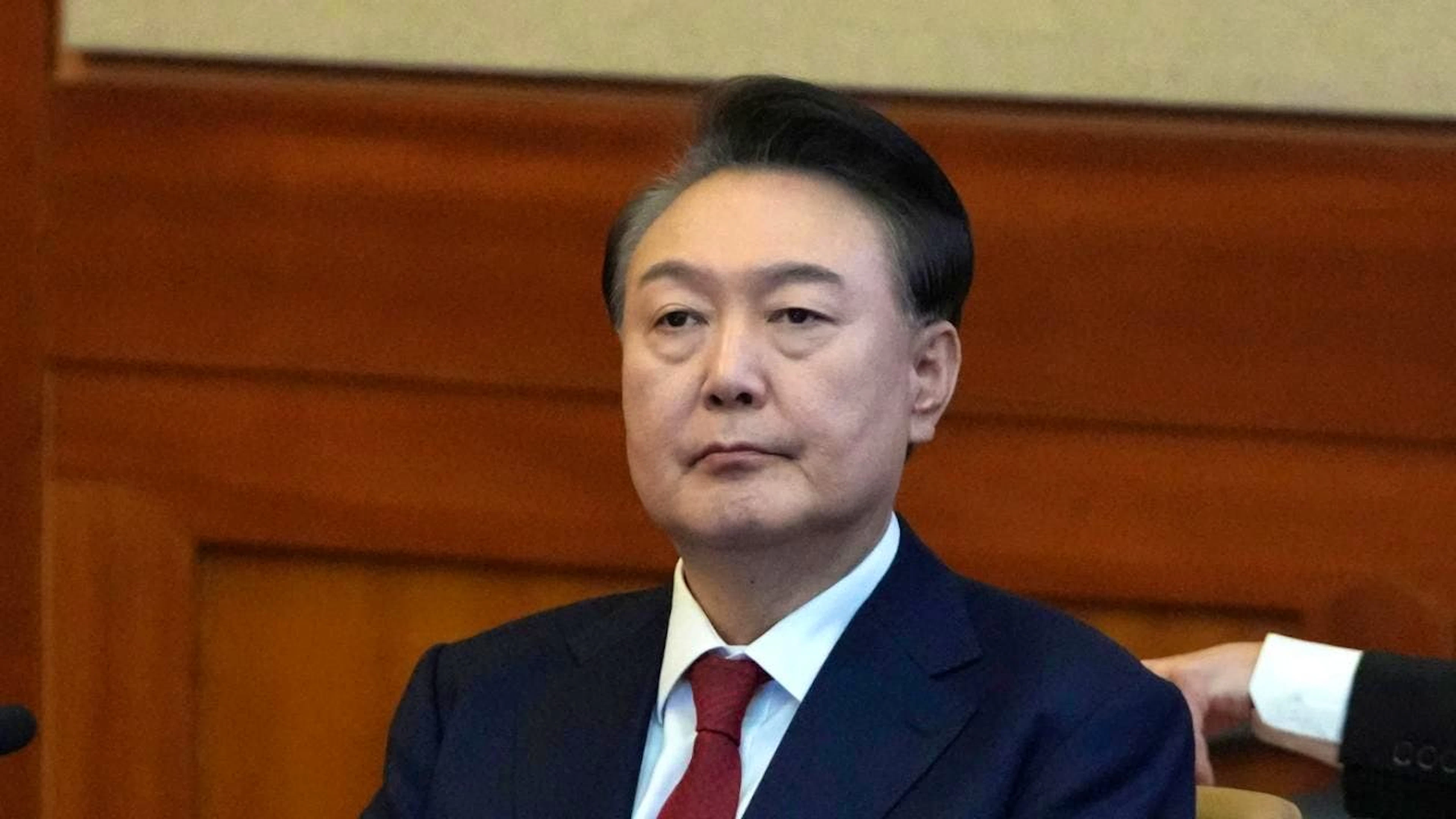 L'ex-président sud-coréen Yoon Suk Yeol est accusé d'aide à l'ennemi, par la justice de son pays.