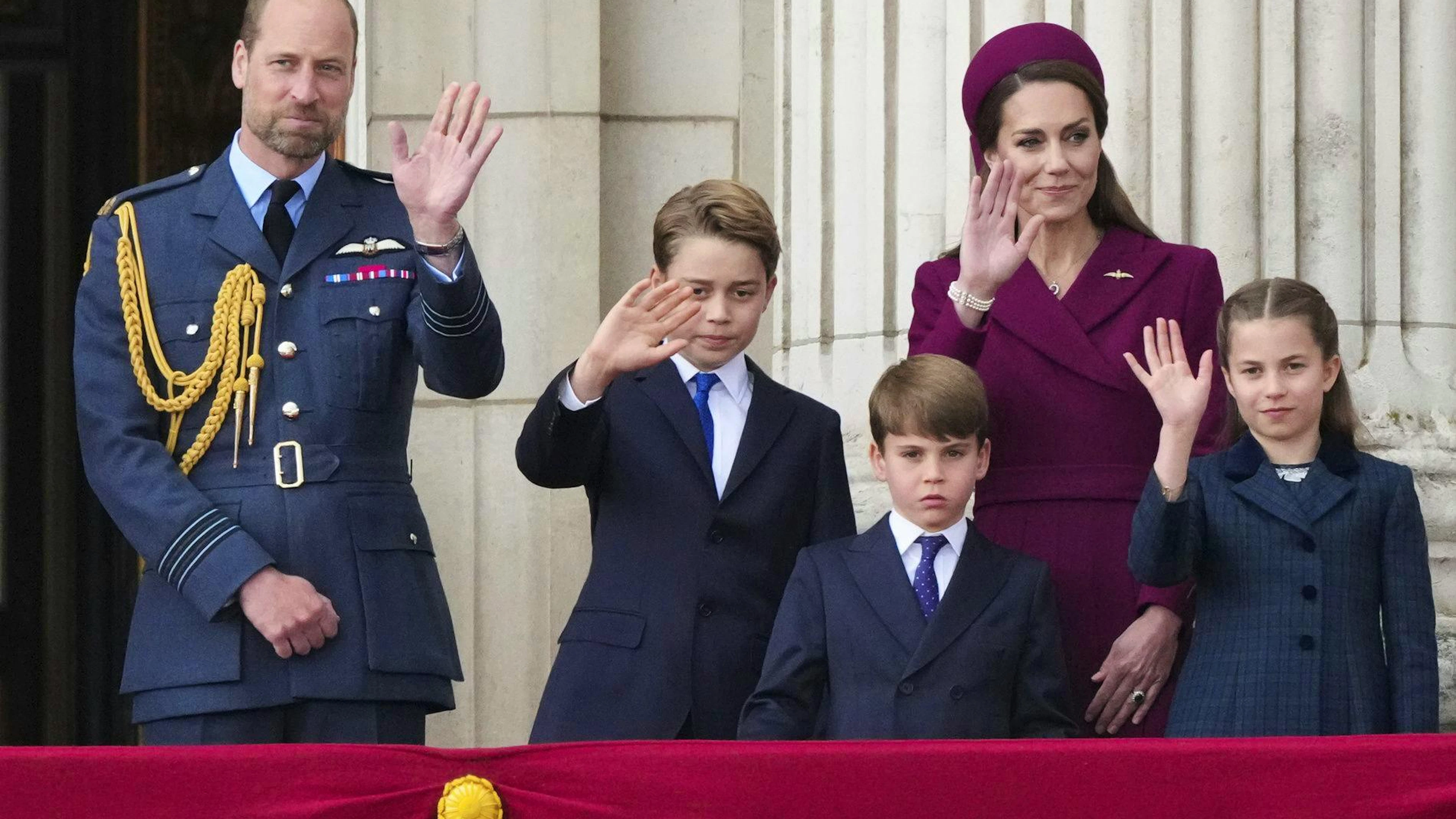 Il principe William, il principe George, il principe Louis, la principessa Kate e la principessa Charlotte (foto d'archivio).