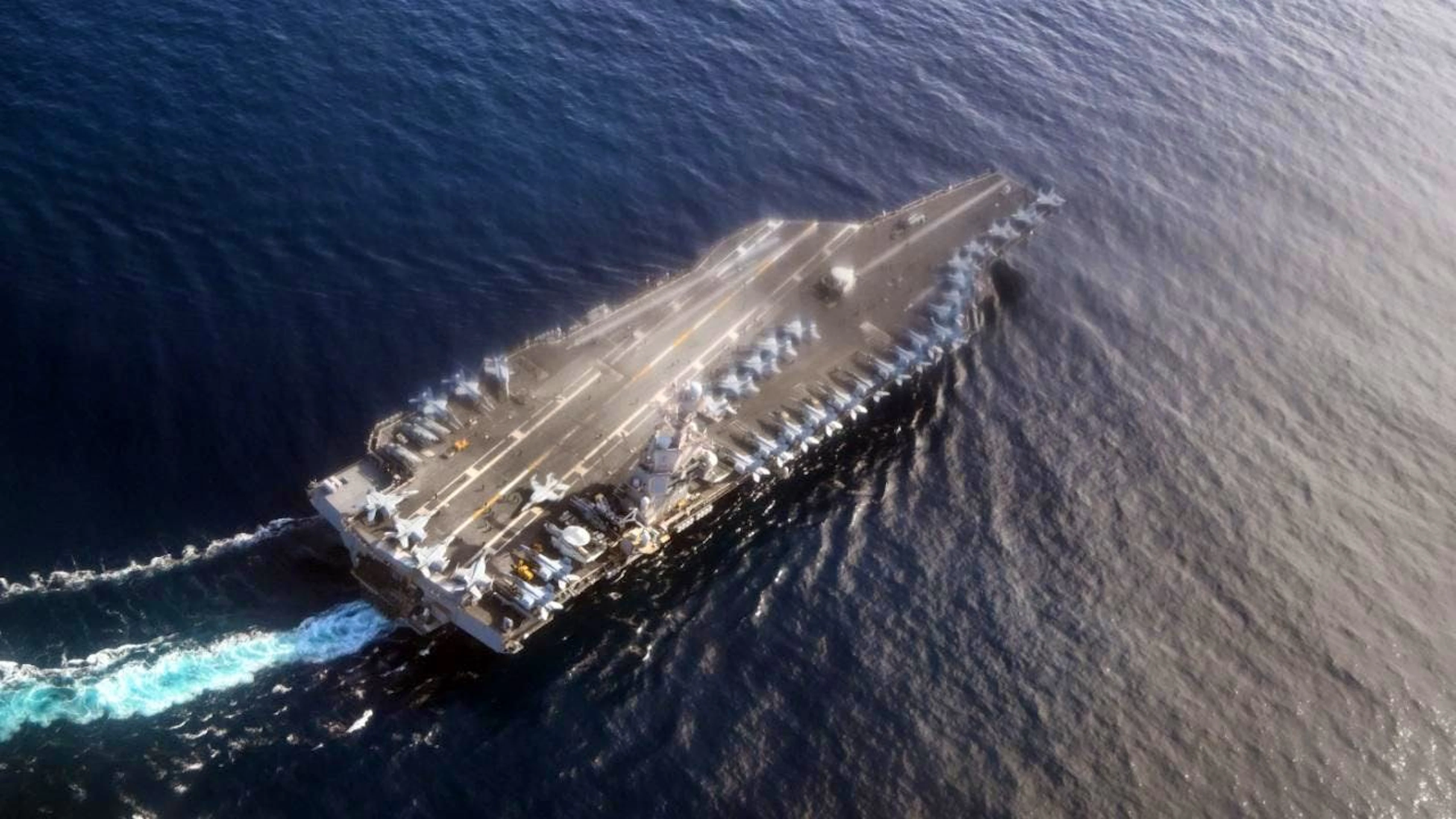 ARCHIV - Der Flugzeugträger USS Gerald R. Ford fährt durch die Nordsee. Foto: Federico Gambarini/dpa