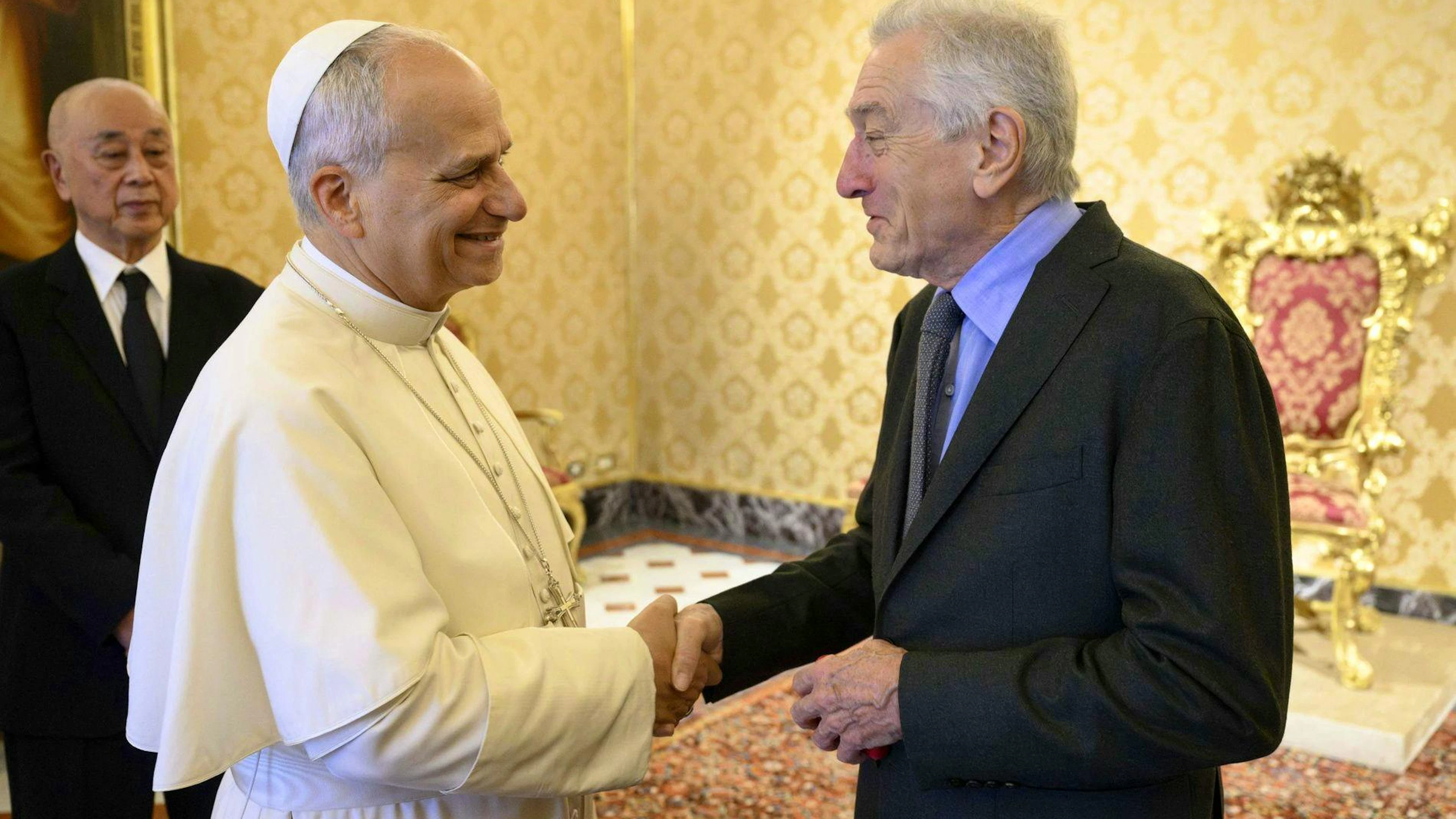Pope Leone XIV riceve in Vaticano l'attore Robert De Niro, il 7 novembre 2025.