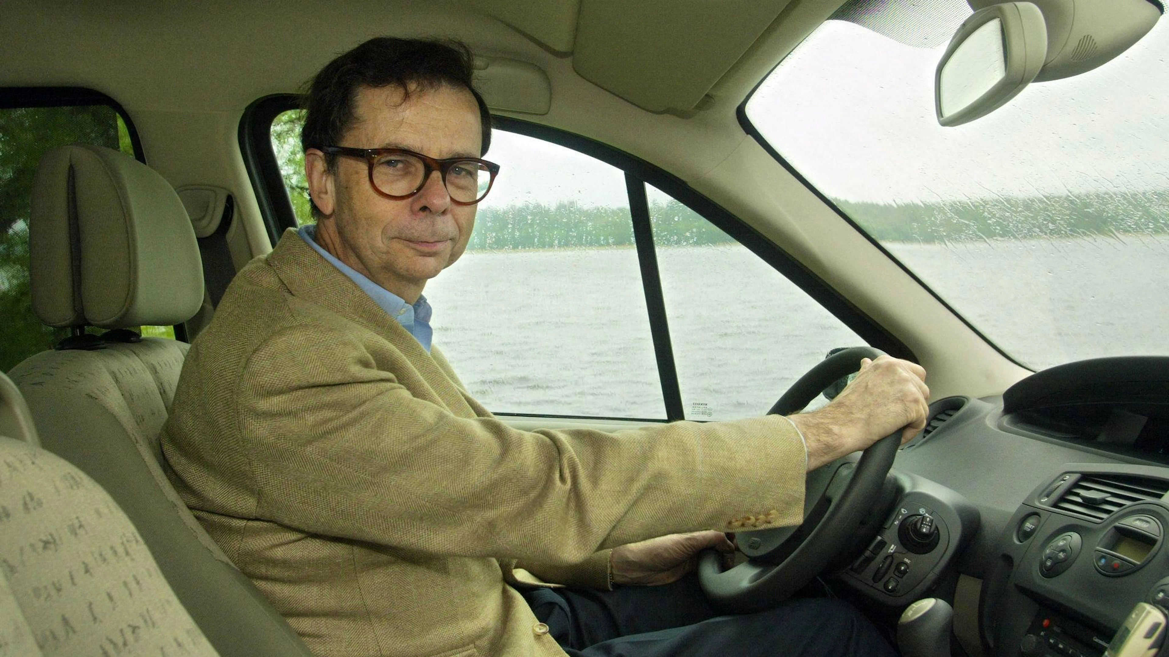 Louis Schweitzer, dont le décès a été annoncé par sa famille, a passé 20 ans chez Renault, dont 13 comme PDG, entre 1992 et 2005. Il était encore président d'honneur de la marque au losange. (Archives 2003)