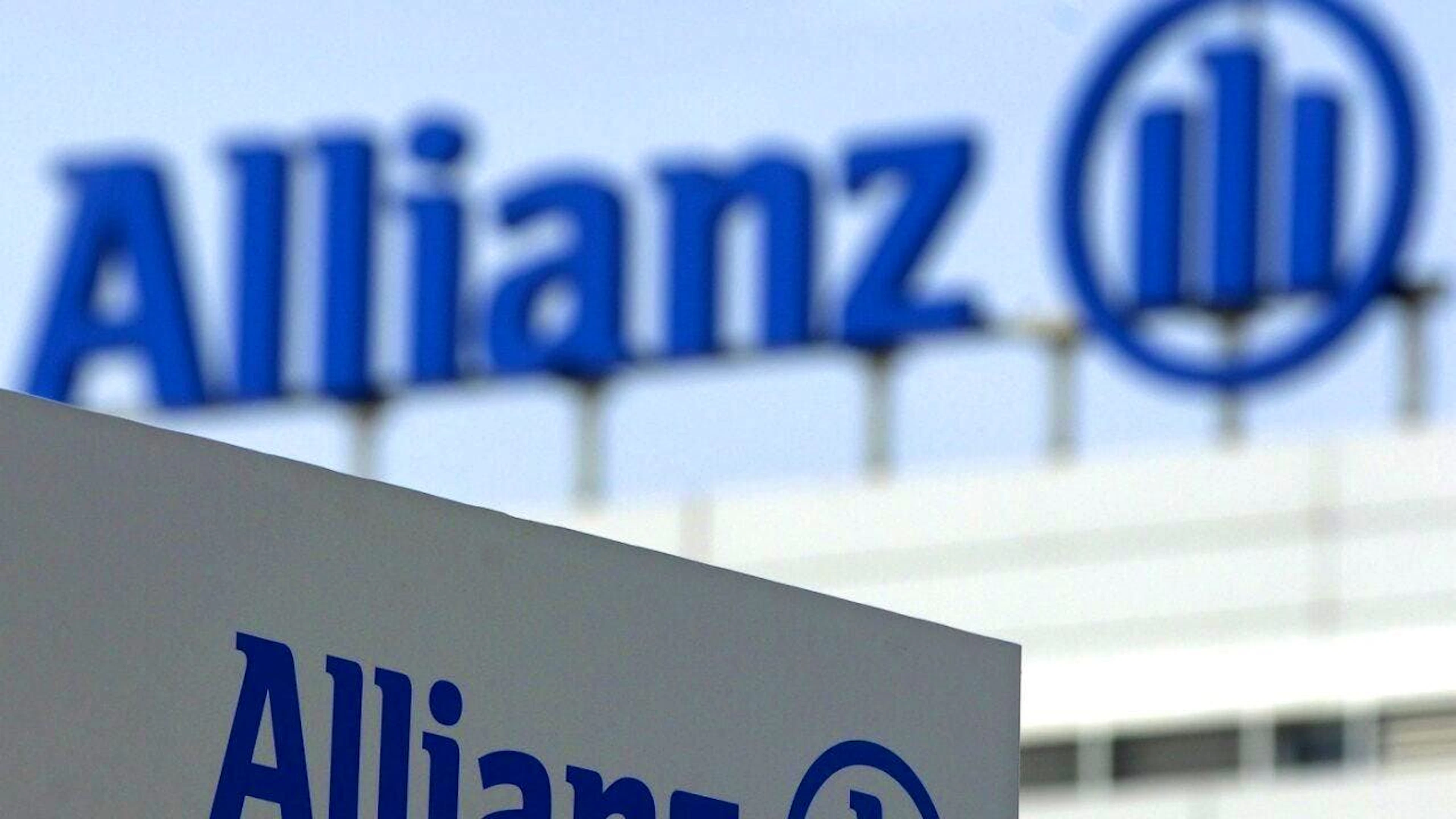 Le bénéfice net, part du groupe, a quant à lui atteint 2,85 milliards, en hausse de 13% sur un an, dépassant également les attentes des analystes.