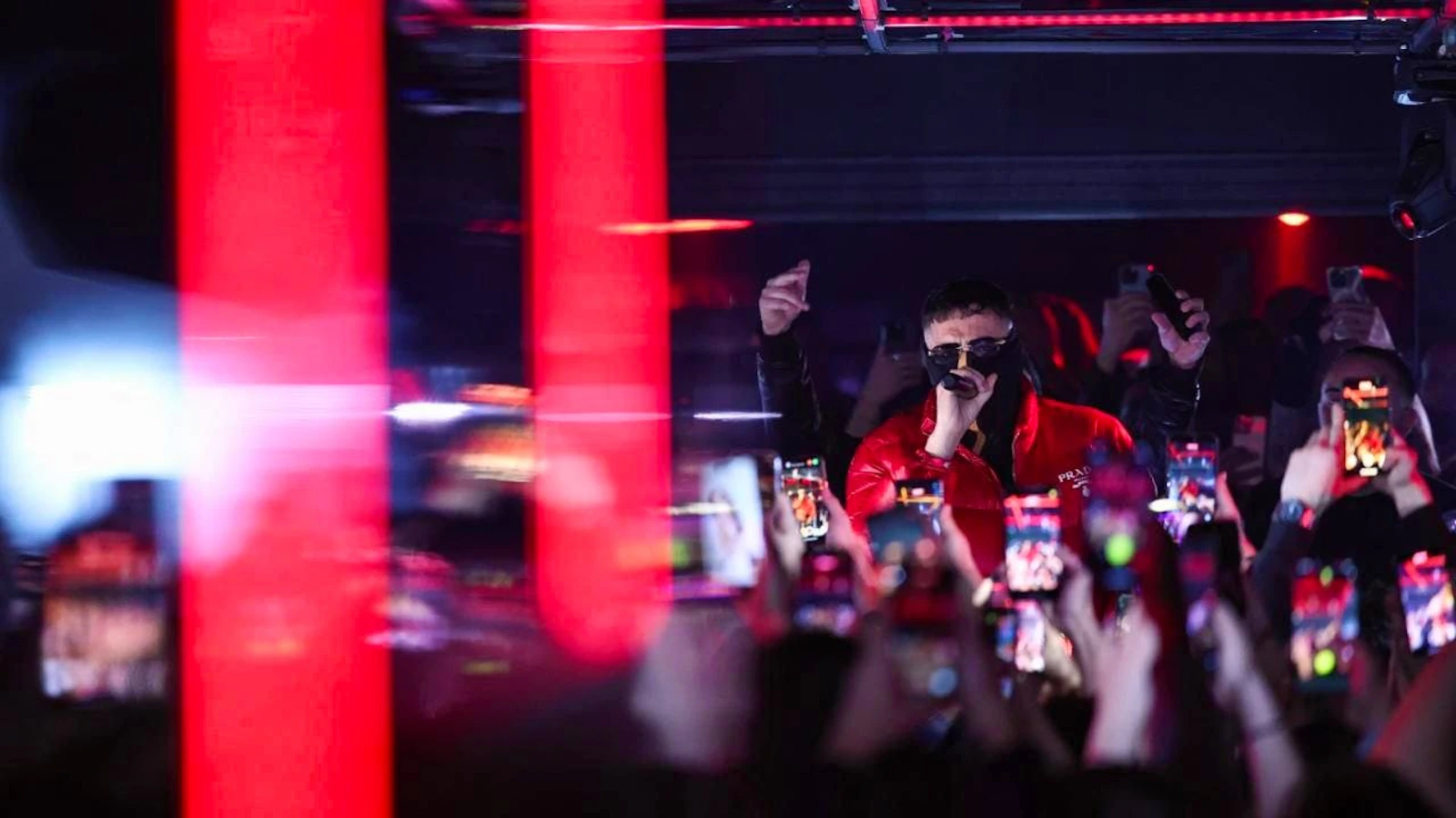Kblue Rapper Rapper Haftbefehl legt Blitzauftritt in Giessen hin