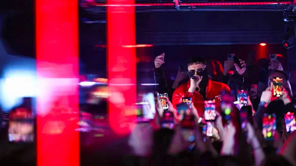 Fbd Rapper Rapper Haftbefehl makes a lightning performance in Giessen