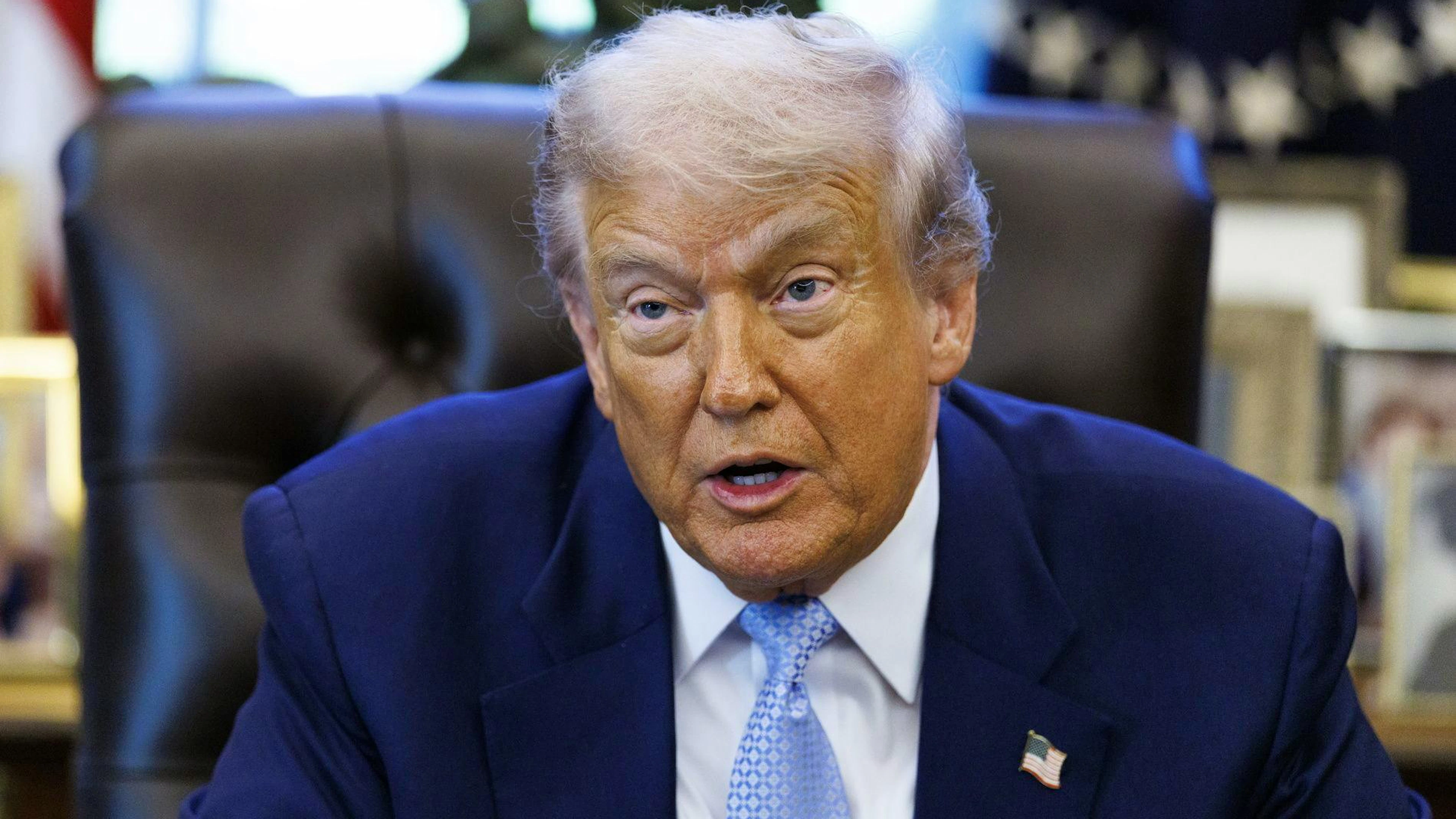 Interrogé pour savoir s'il excluait l'envoi de troupes américaines au Venezuela, M. Trump a répondu: «Non, je n'exclus pas cette possibilité, je n'exclus rien».