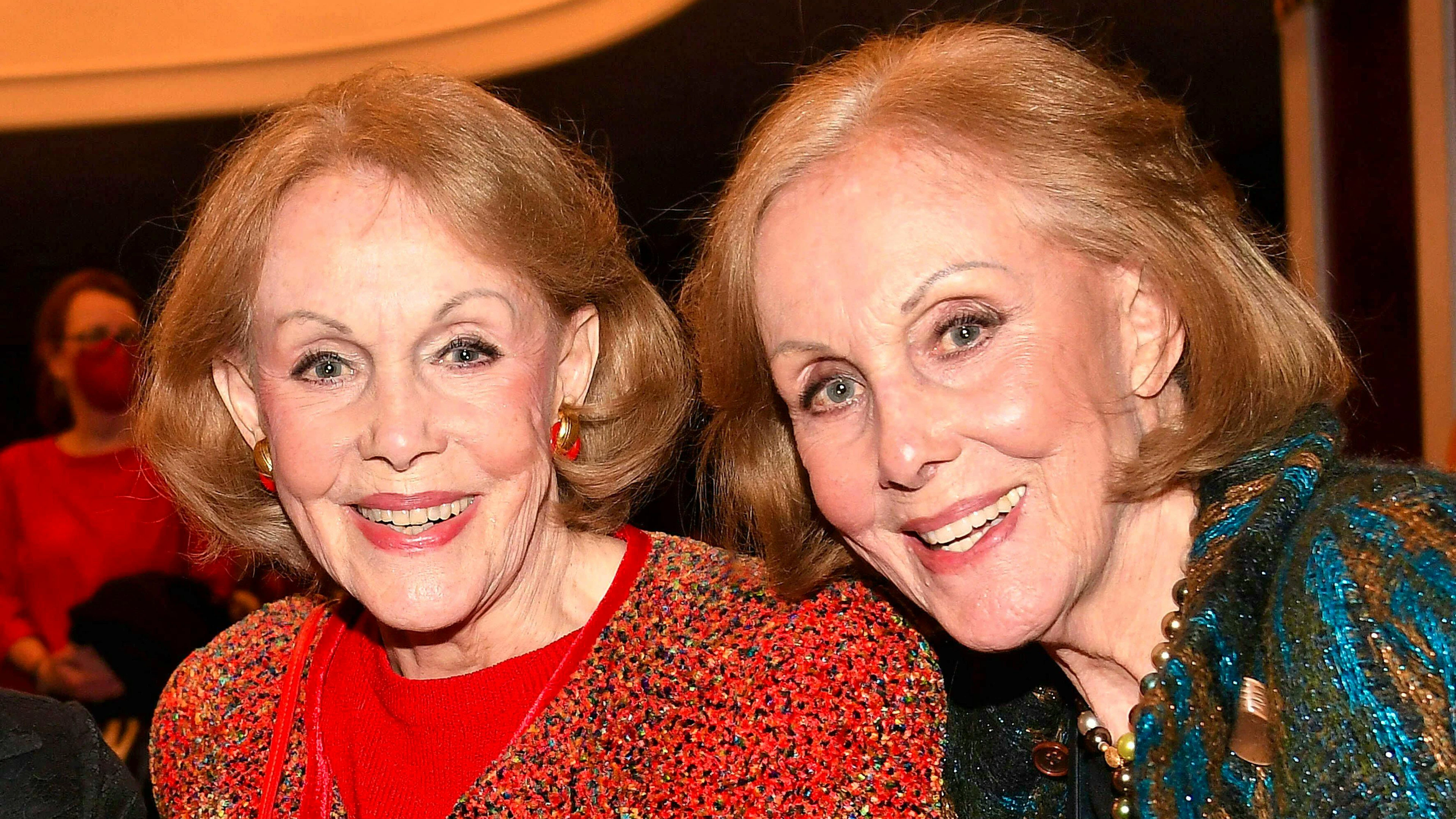 The Kessler twins Alice and Ellen at the "Die Liebe Geld" theater premiere in Munich in March 2022. The show legends were 89 years old.