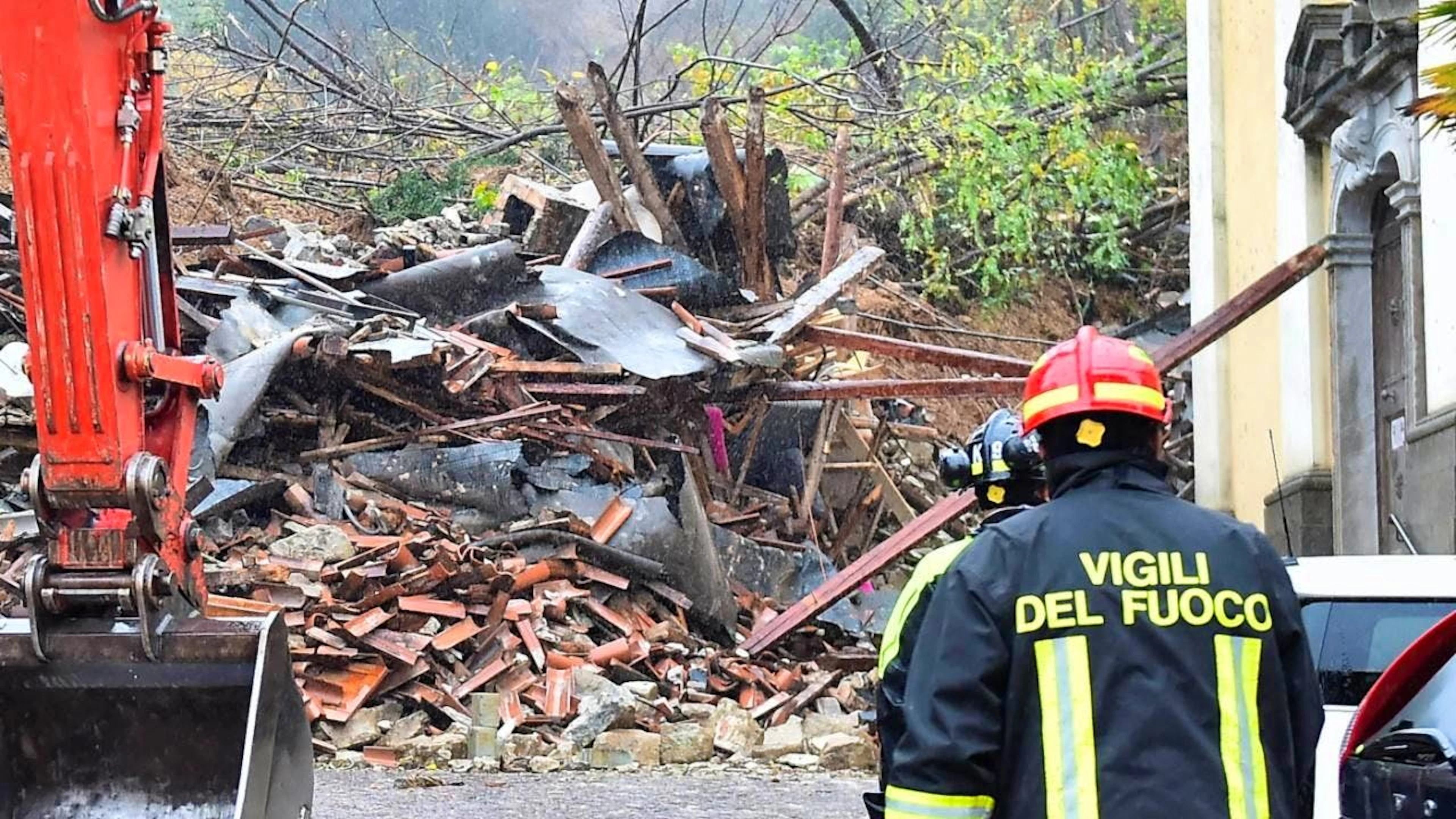 I resti della casa travolta da una fra a Brazzano di Cormons, in provincia di Gorizia. (foto del 17 novembre 2025)