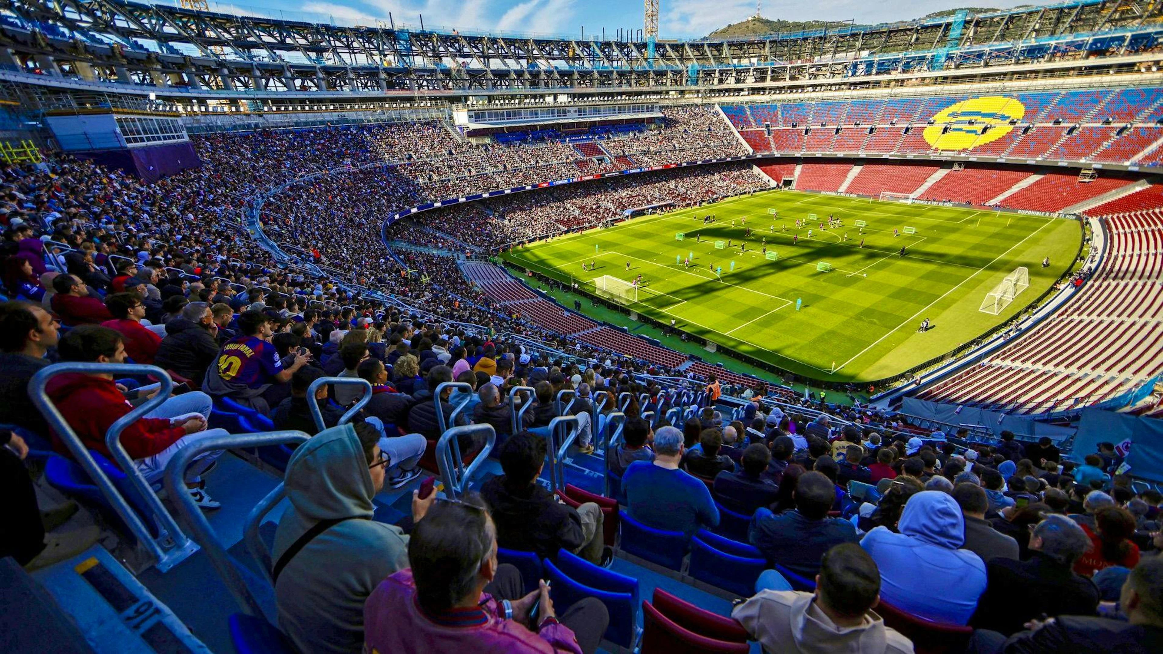 L'UEFA a donné son feu vert au FC Barcelone pour disputer de nouveau les matches de Ligue des champions dans son stade du Camp Nou.