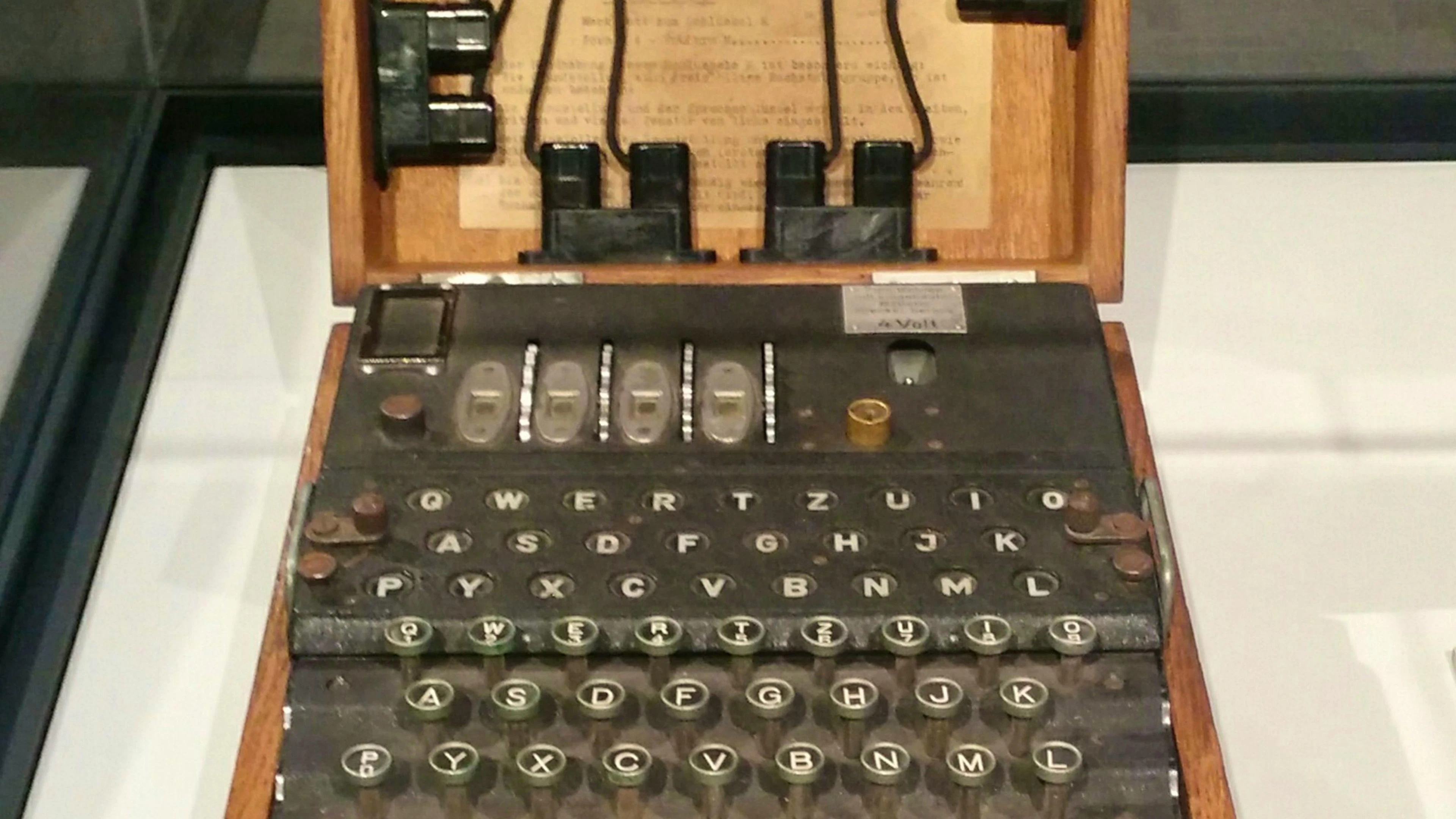 Die Nazi-Verschlüsselungsmaschine Enigma M4 erzielte bei einer Autkion eine hohe Summe. Das Modell der Chefriermaschine im Bild steht im Museum des Zweiten Weltkrieges in Seattle. 