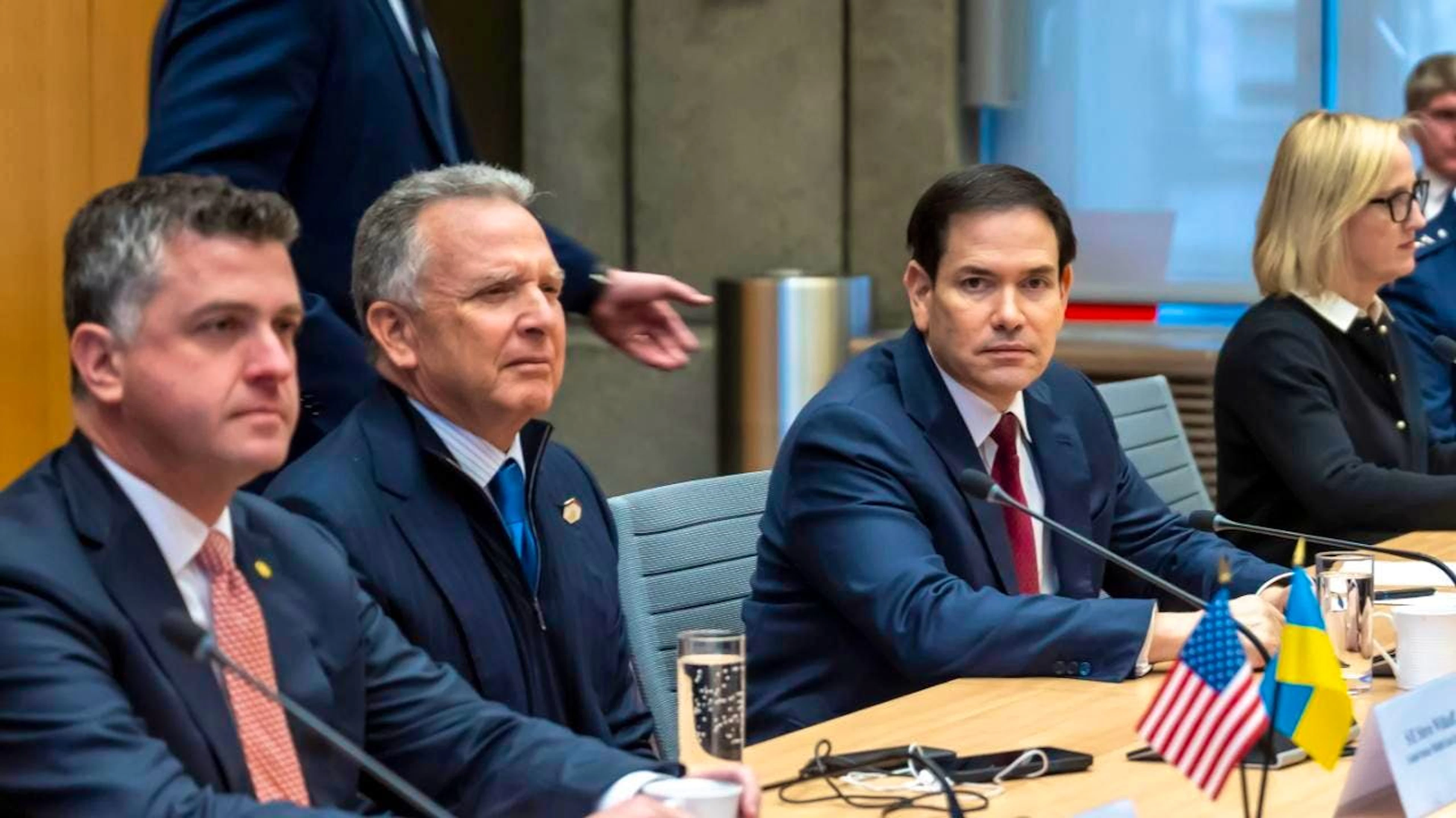 La delegazione americana,  guidata dal segretario di Stato Marco Rubio.