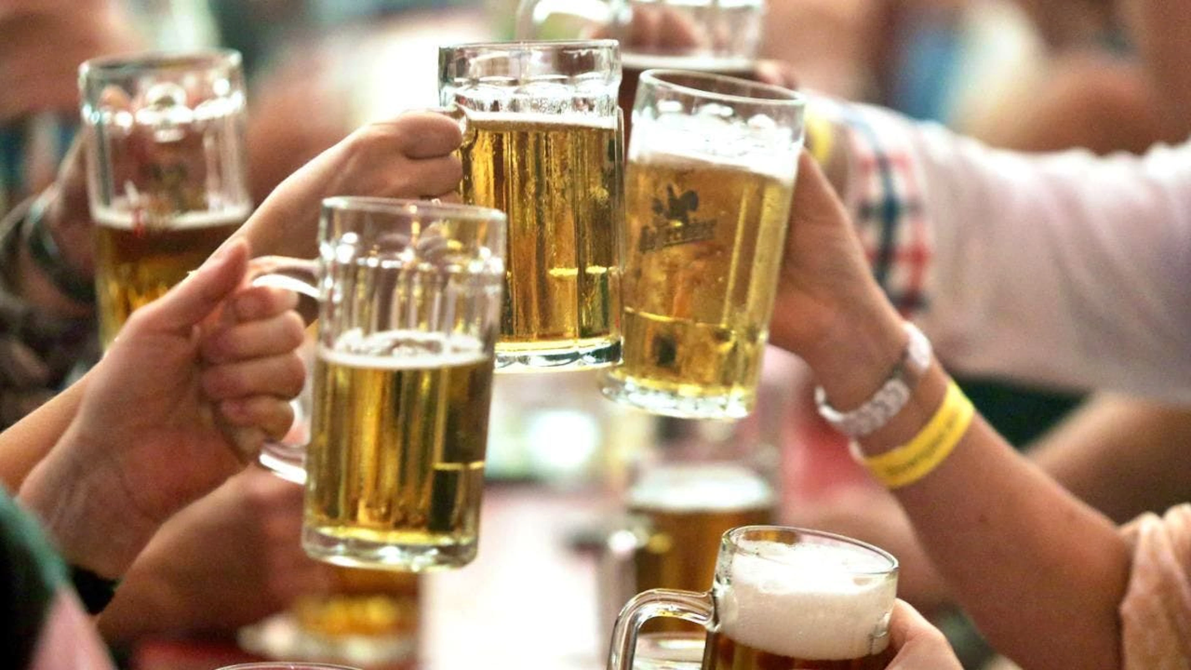 Secondo i produttori la birra contribuisce alla coesione della Svizzera.