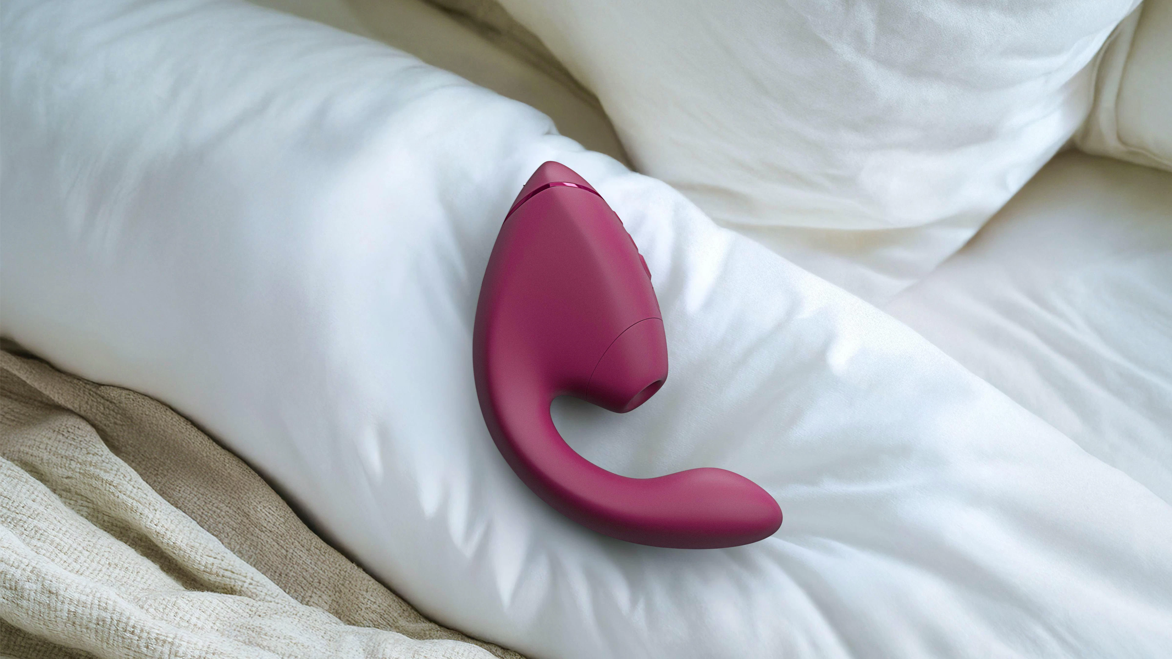 Der neue Womanizer Next Duo ist in den Farben Violett und Pink erhältlich.
