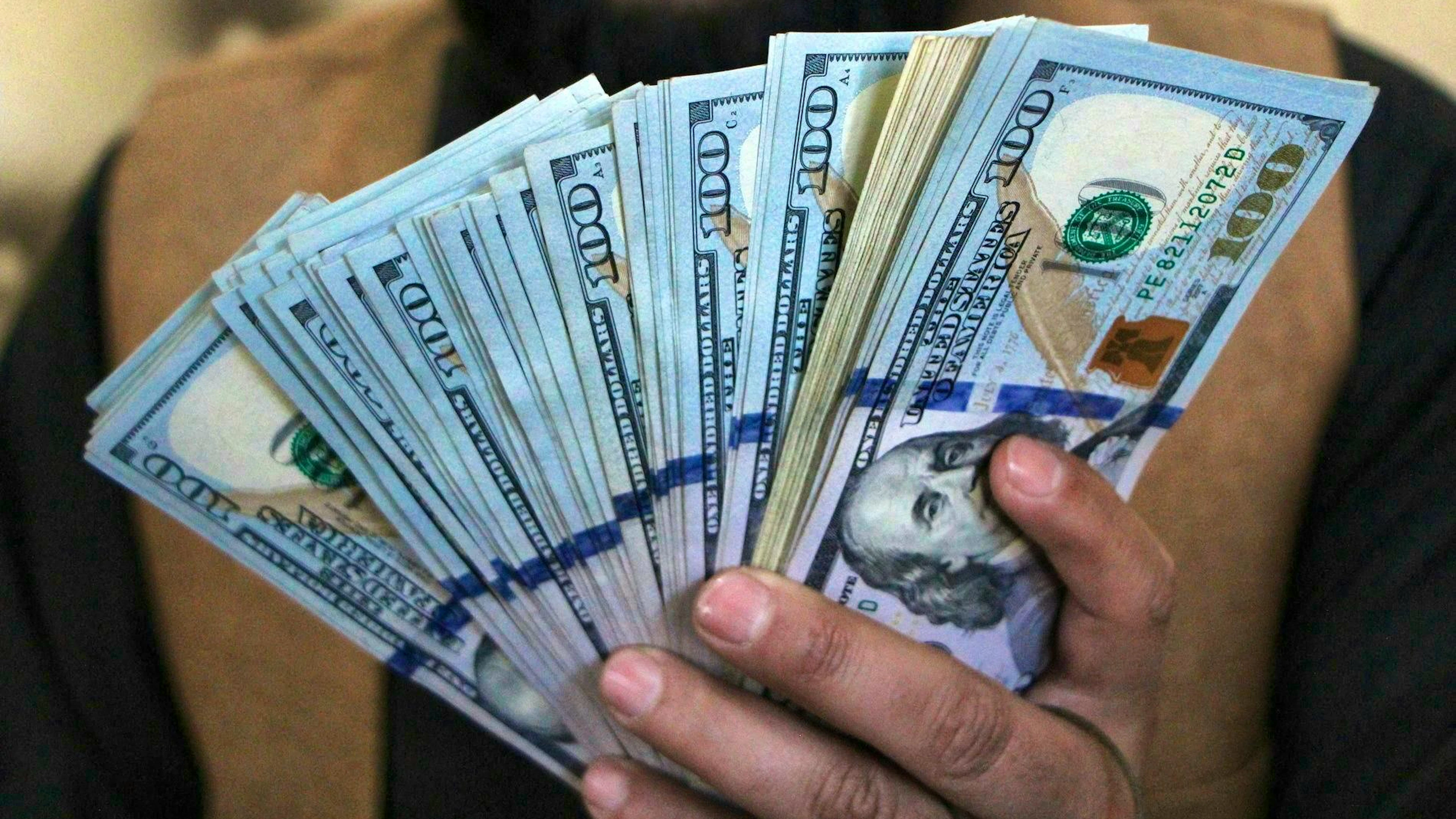 A man from Graubünden ordered US dollar play money on the internet and has now been convicted of counterfeiting banknotes without intent to forge. (symbolic image)