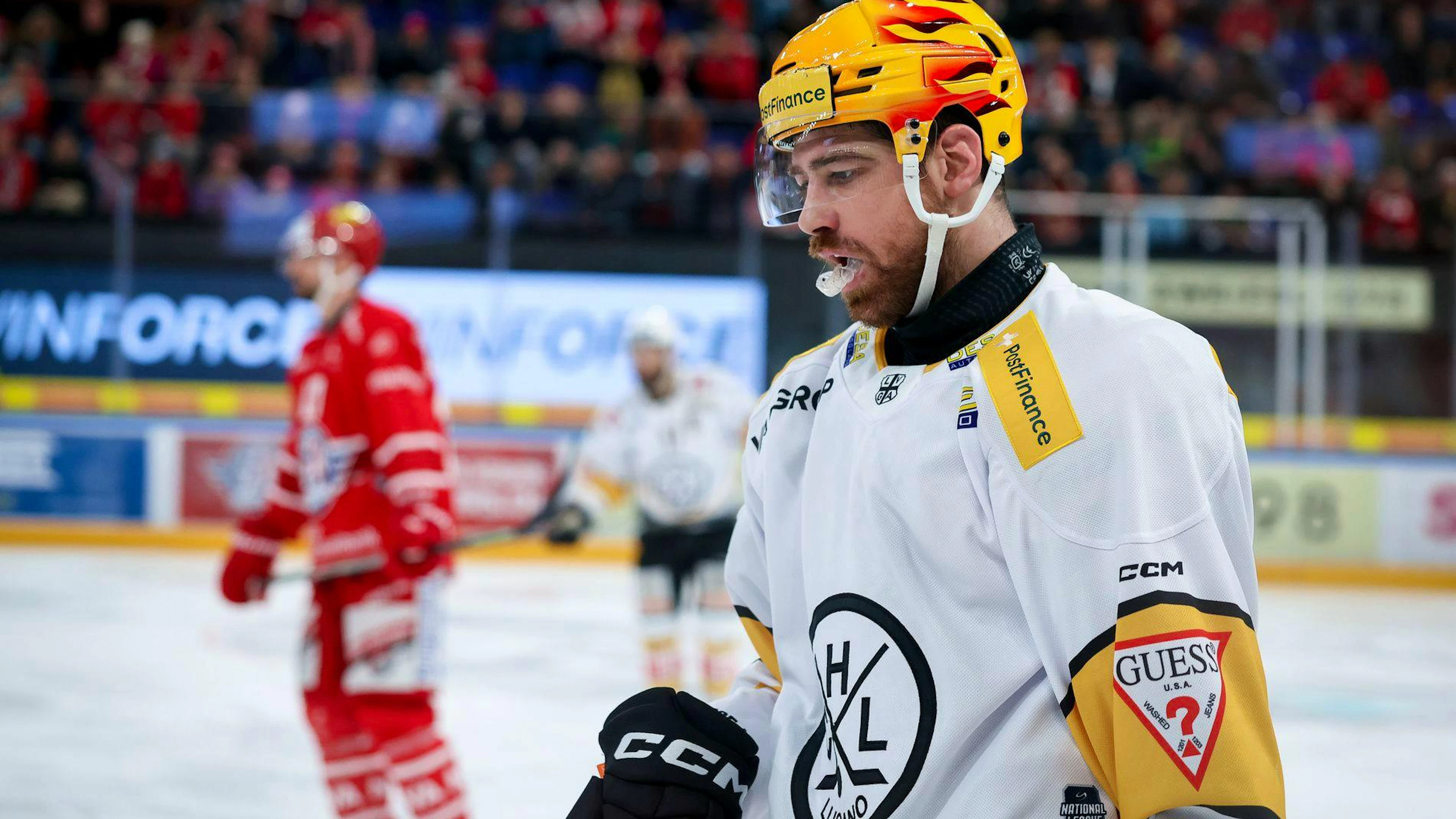 Il top scorer Zach Sanford continuerà a vestire la maglia bianconera fino al 2028.