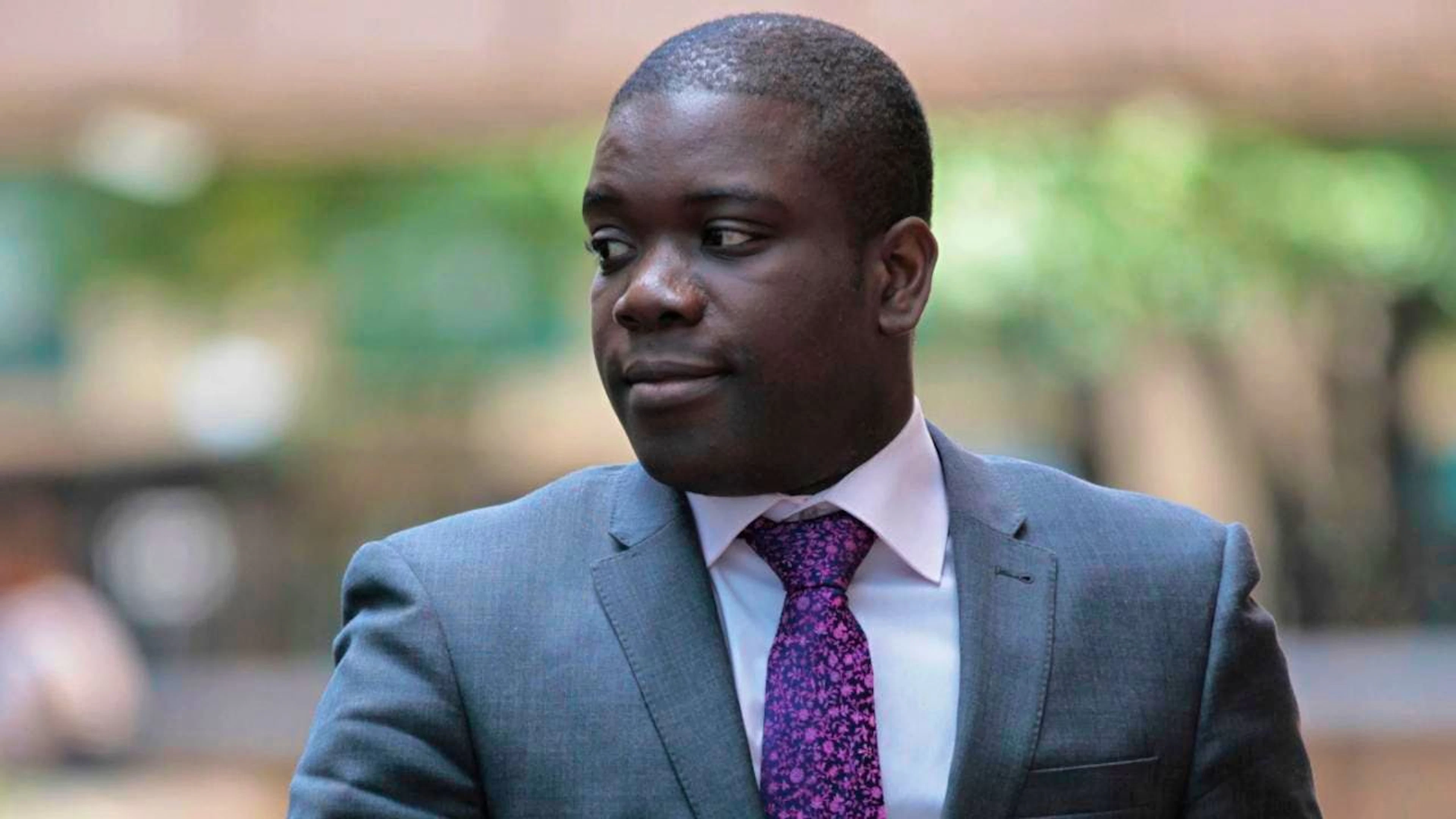 Kweku Adoboli  nel 2012 in una pausa del processo a Londra. (foto d'archivio). L'ex trader di UBS è al centro del documentario "The Narrative" che aprirà le Giornate cinematografiche di Soletta il prossimo 21 gennaio.