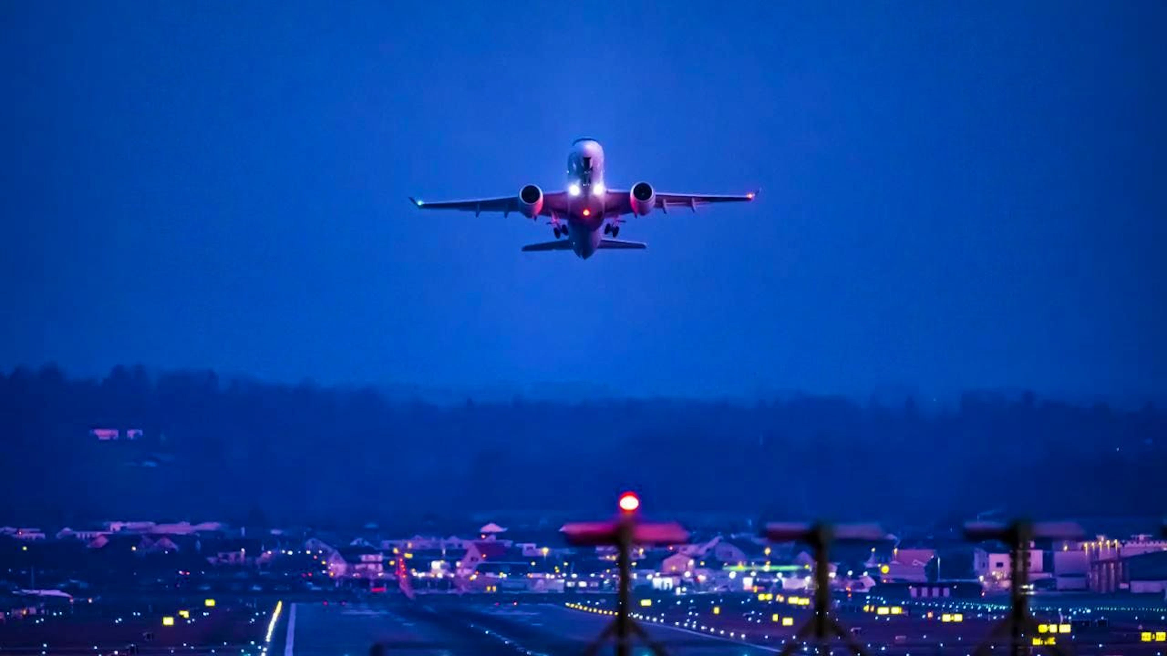 Nel 2024 l'aeroporto di Zurigo ha registrato un numero inferiore di movimenti aerei dopo le 23:00 rispetto all'anno precedente. (Immagine simbolica)
