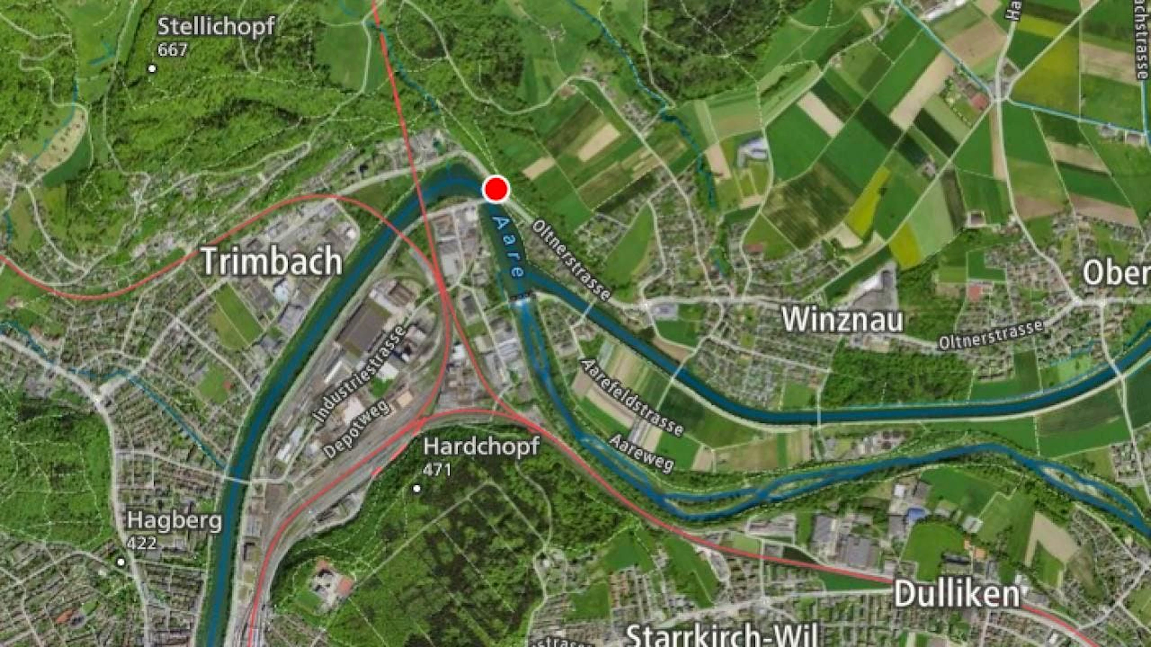 Un camion è precipitato nell'Aare da un ponte questo pomeriggio. L'incidente si è verificato a Winznau, nel Canton Soletta.