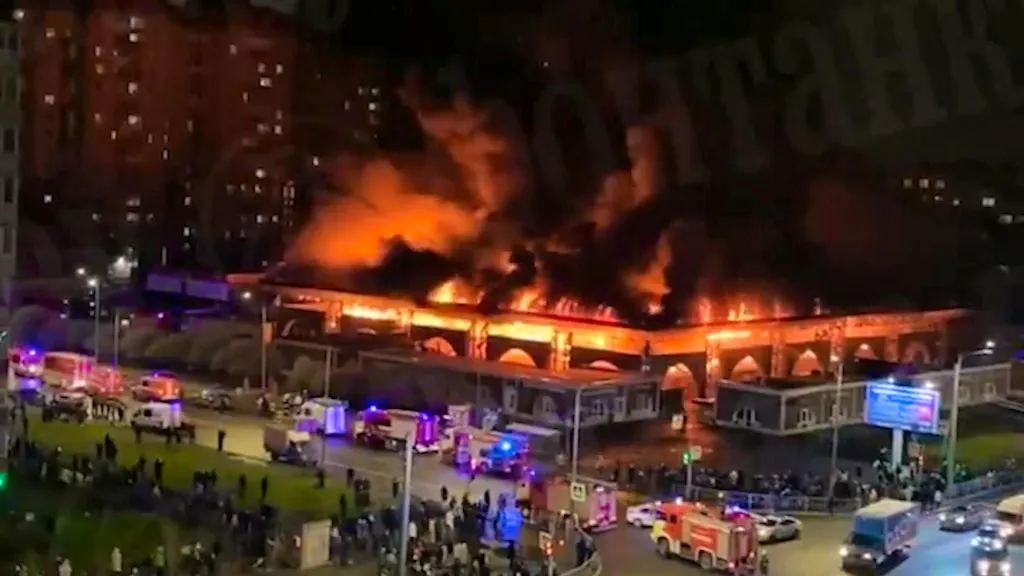 Mega market in flames - explosions, one dead, two injured