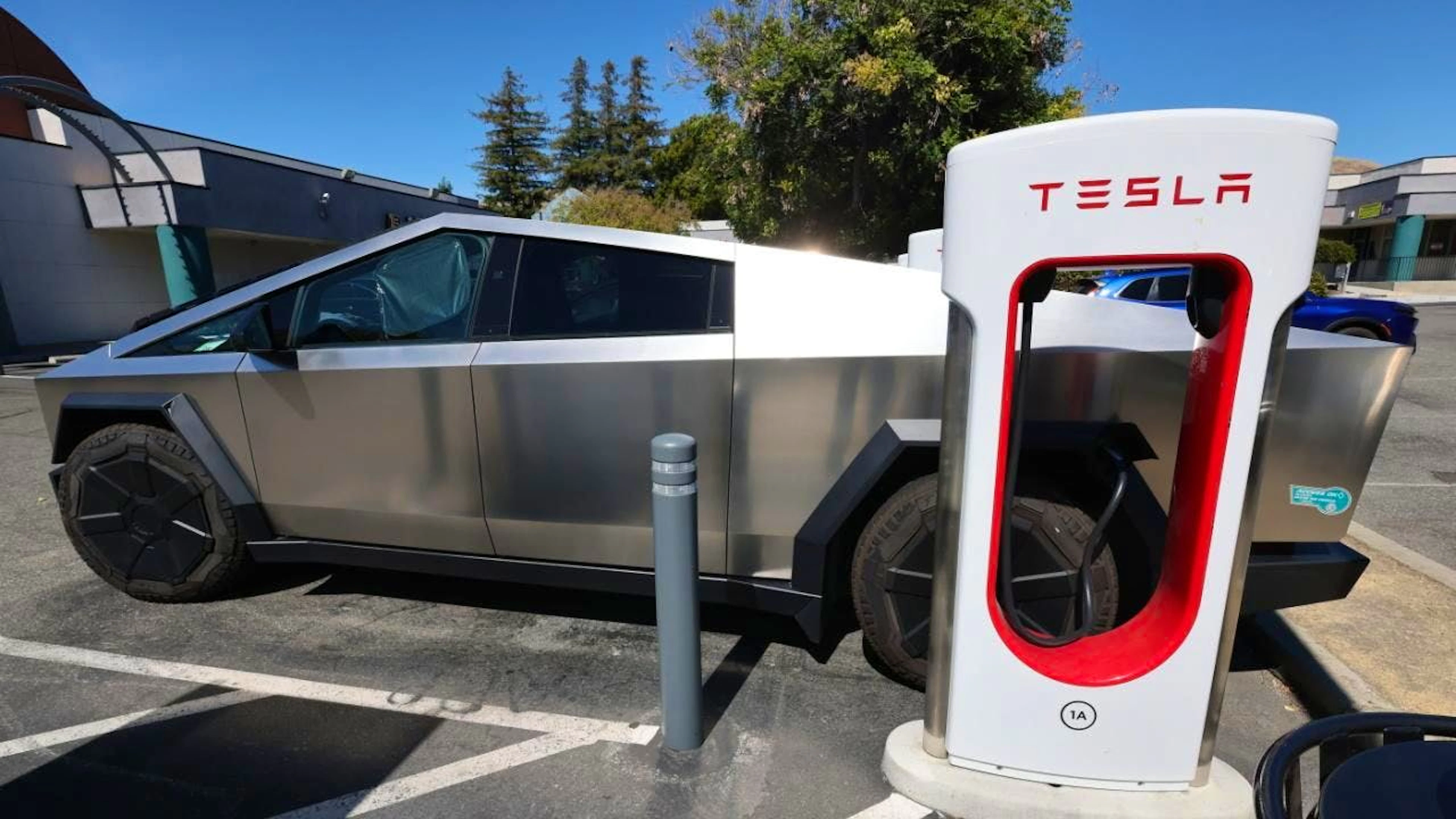 A Tesla viene rimproverato un marketing troppo aggressivo.