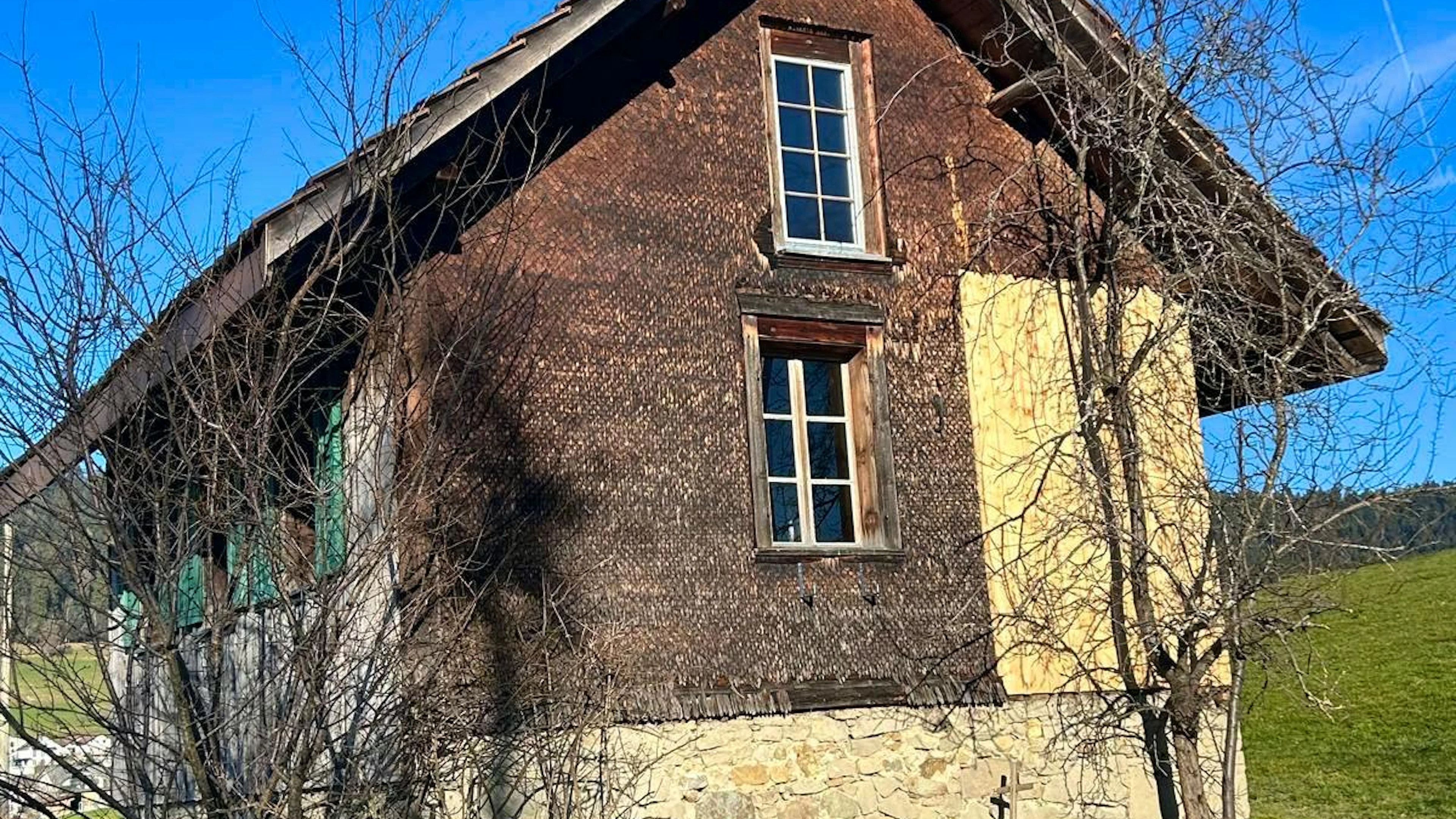 Im Wöschhüsli der Familie bewirtete Irène Meier ihre Landfrauen-Kolleginnen aus der ganzen Schweiz. Das Häuschen wurde früher für den Waschtag benutzt, war aber auch Militärkantine und diente auch schon zum Schlachten, Fleischräuchern und Schnaps brennen.