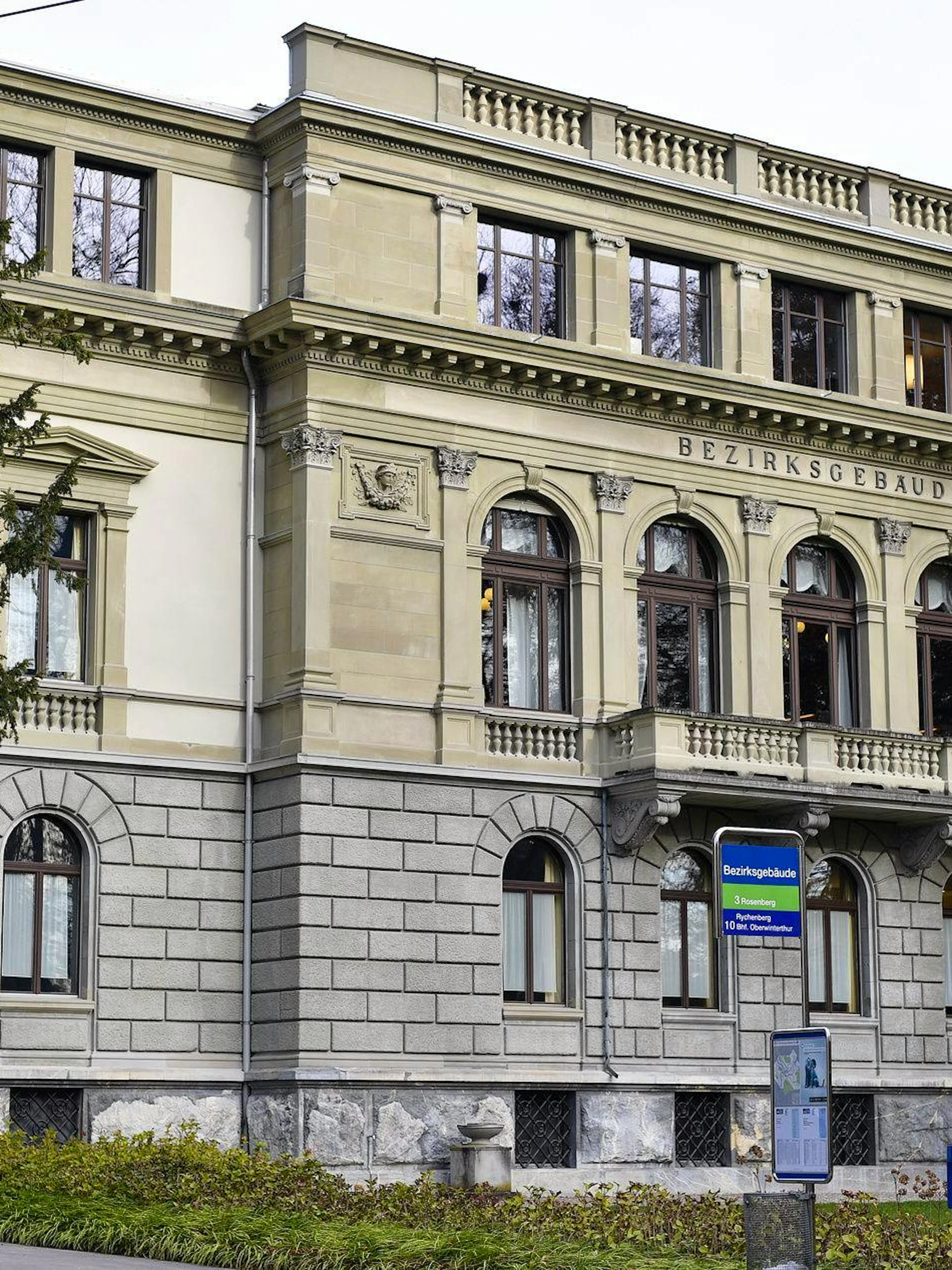 30-Jährige zündet aus Rache Kleider vom Ex auf dem Balkon an