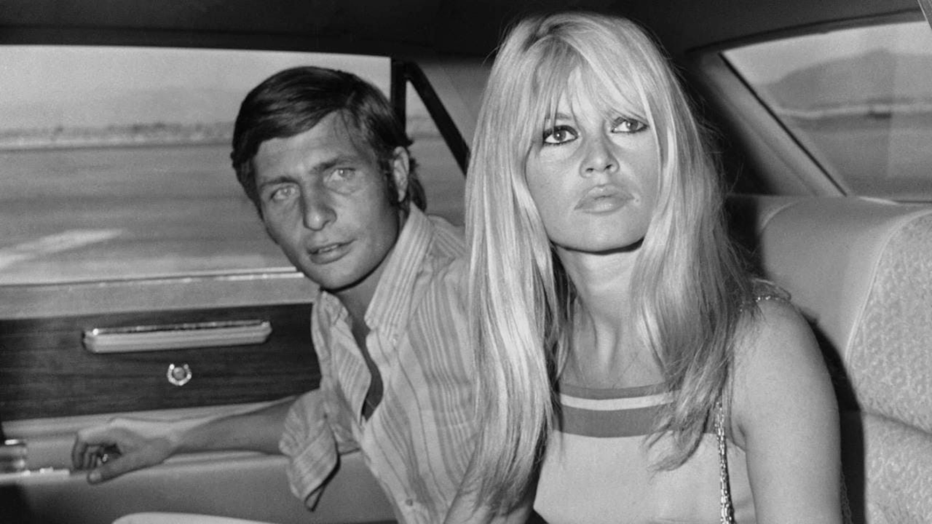Brigitte Bardot con il marito Gunter Sachs, per un matrimonio durato dal 1966 al 1969.