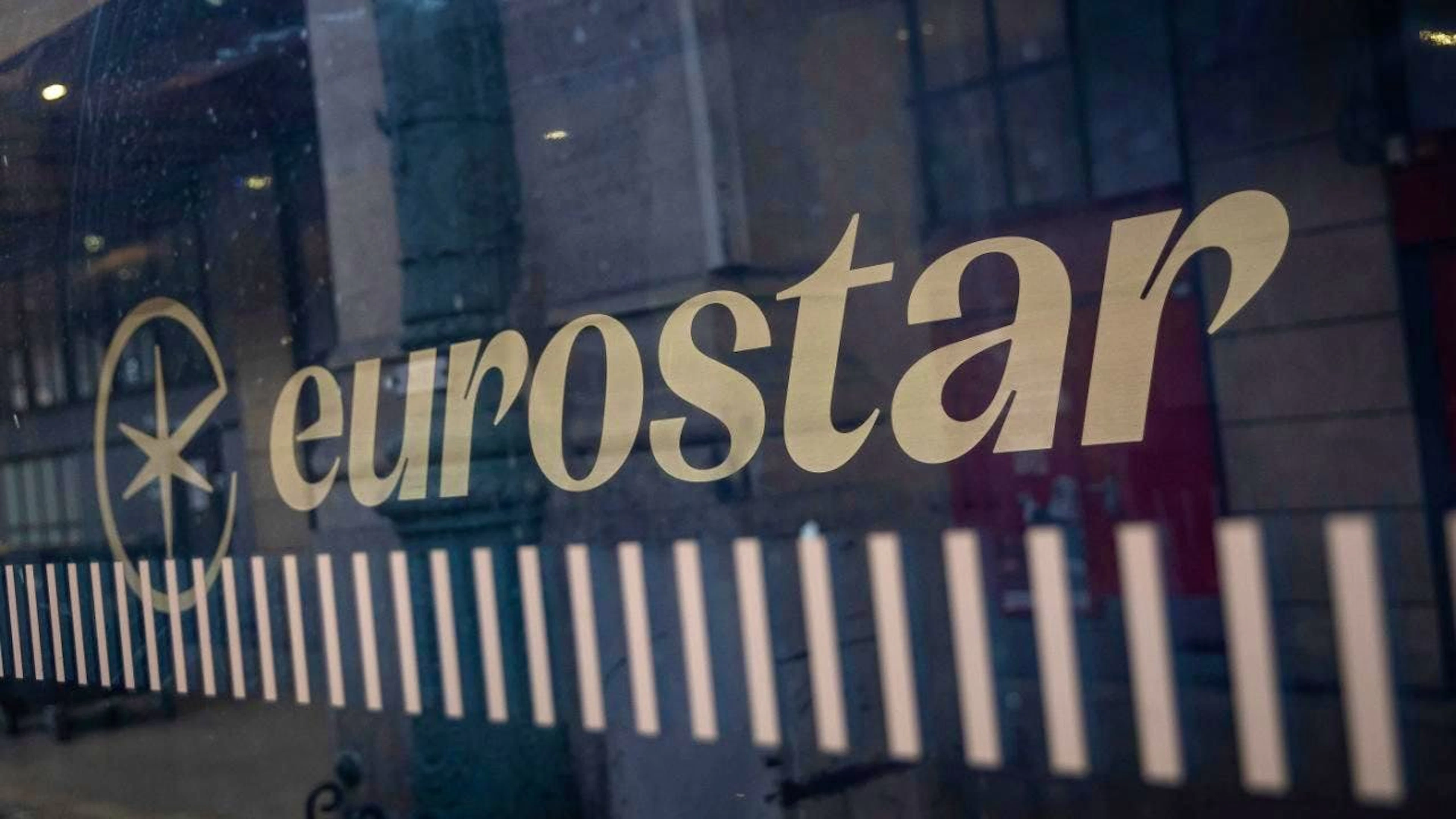 Problemi al tunnel sotto la Manica, Eurostar ferma i treni