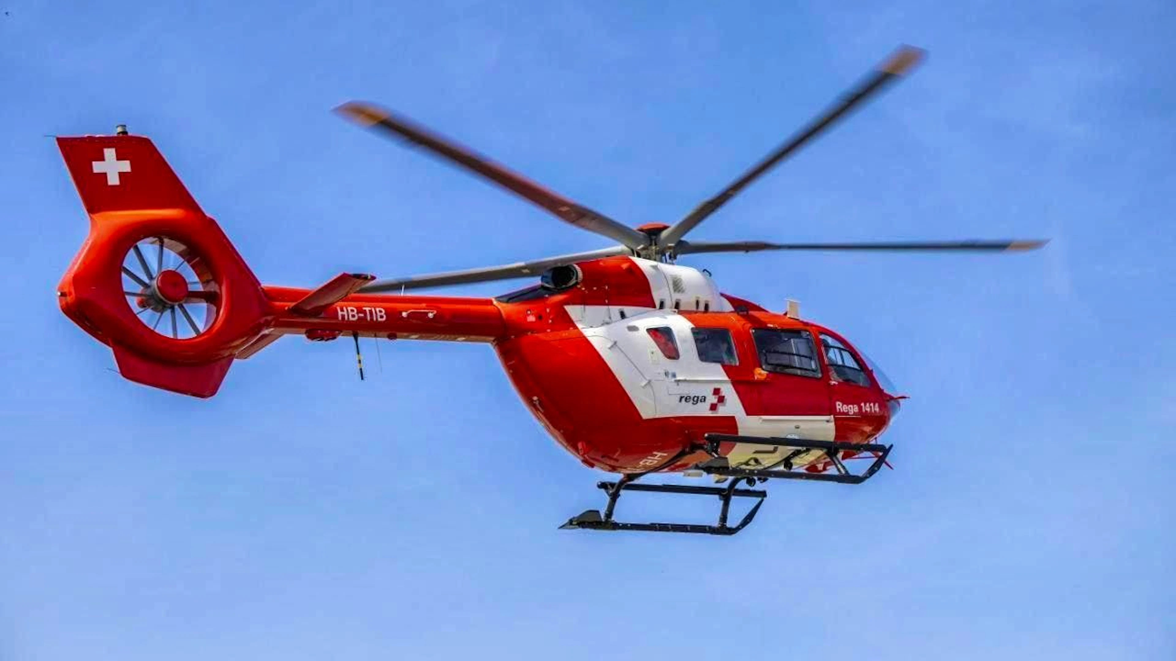Rega's mission to help the victims of the fire accident in Crans-Montana VS is still ongoing. In addition to helicopters, Rega also has an ambulance jet in operation. (archive picture)