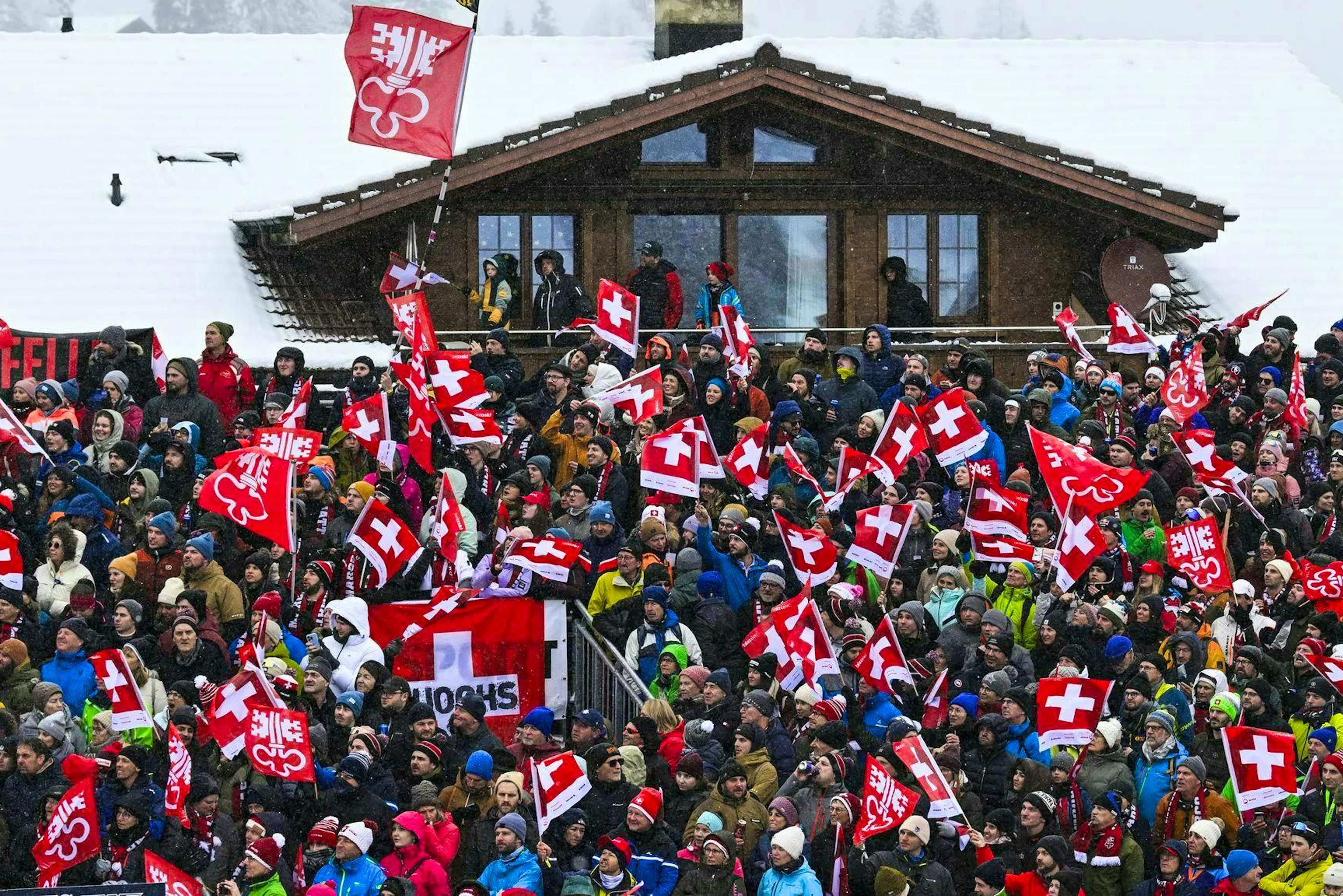 Thousands of ski fans watch the races in Adelboden every year.
