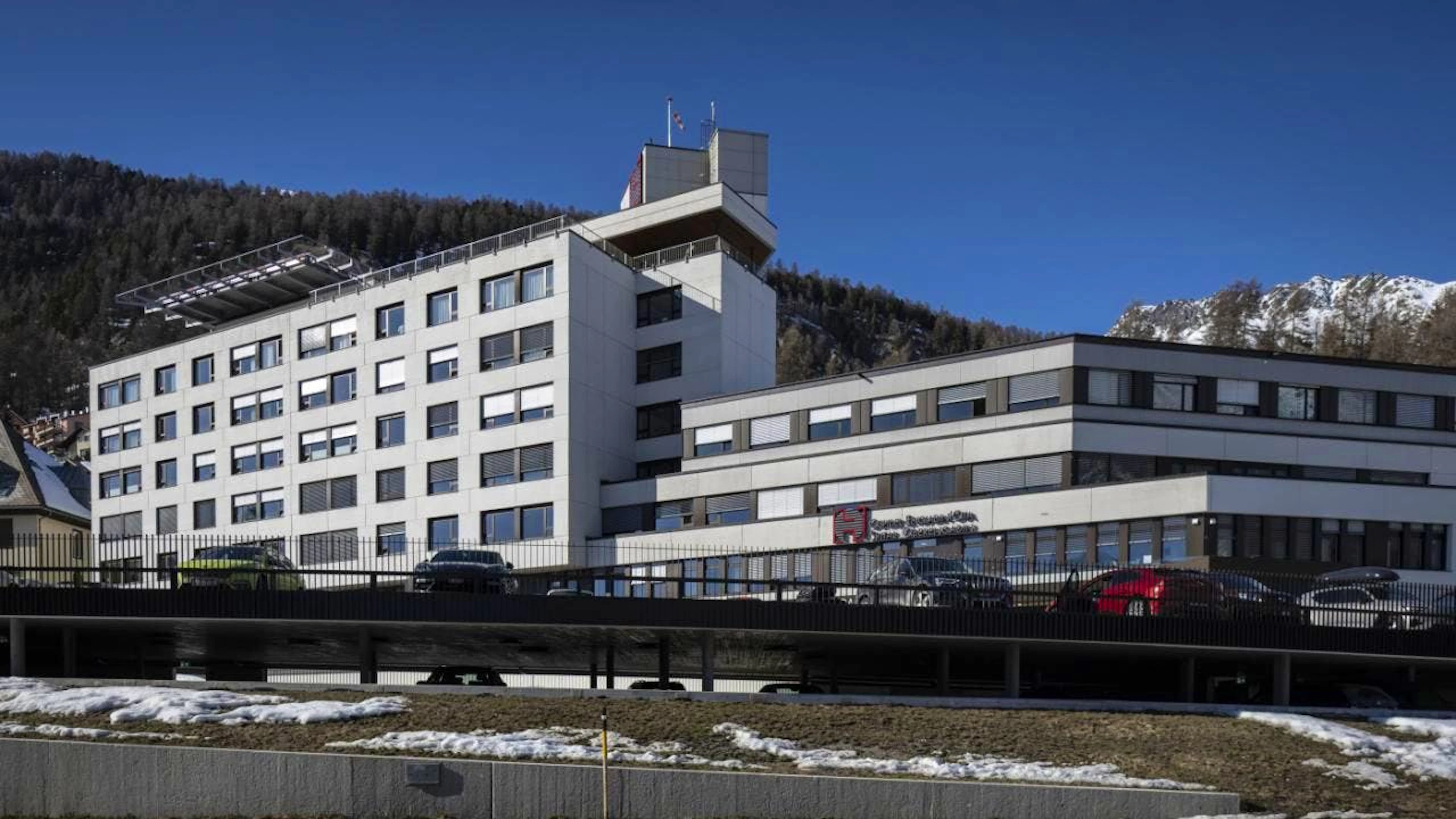 Stasera a Pontresina è stato presentato il nuovo piano per continuare a garantire l'assistenza sanitaria in Alta Engadina, dopo il naufragio del credito salvavita di quasi 51 milioni di franchi.