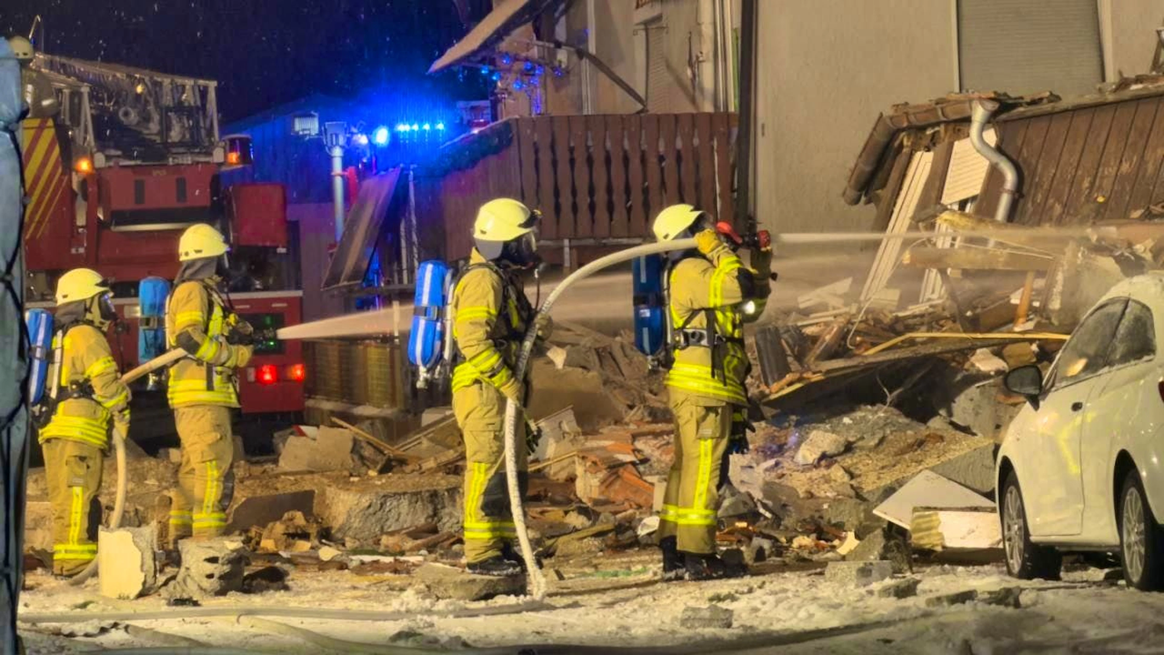 dpatopbilder - Firefighters work at the site of the explosion. Photo: Jannik Nölke/dpa