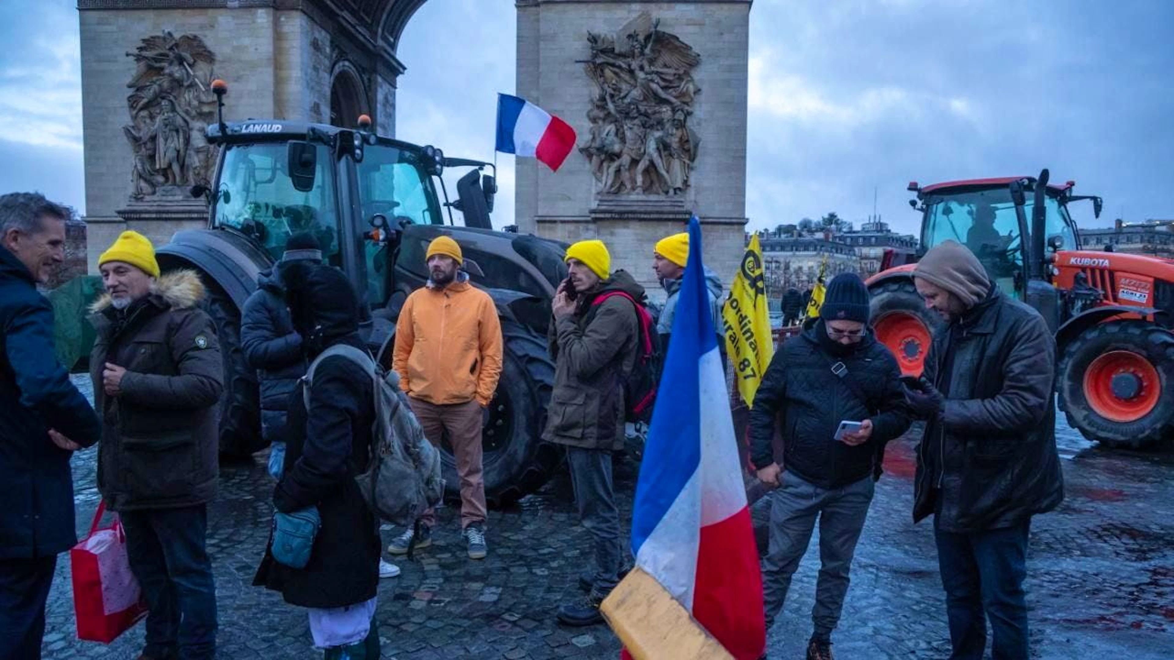 Invasione di trattori oggi a Parigi