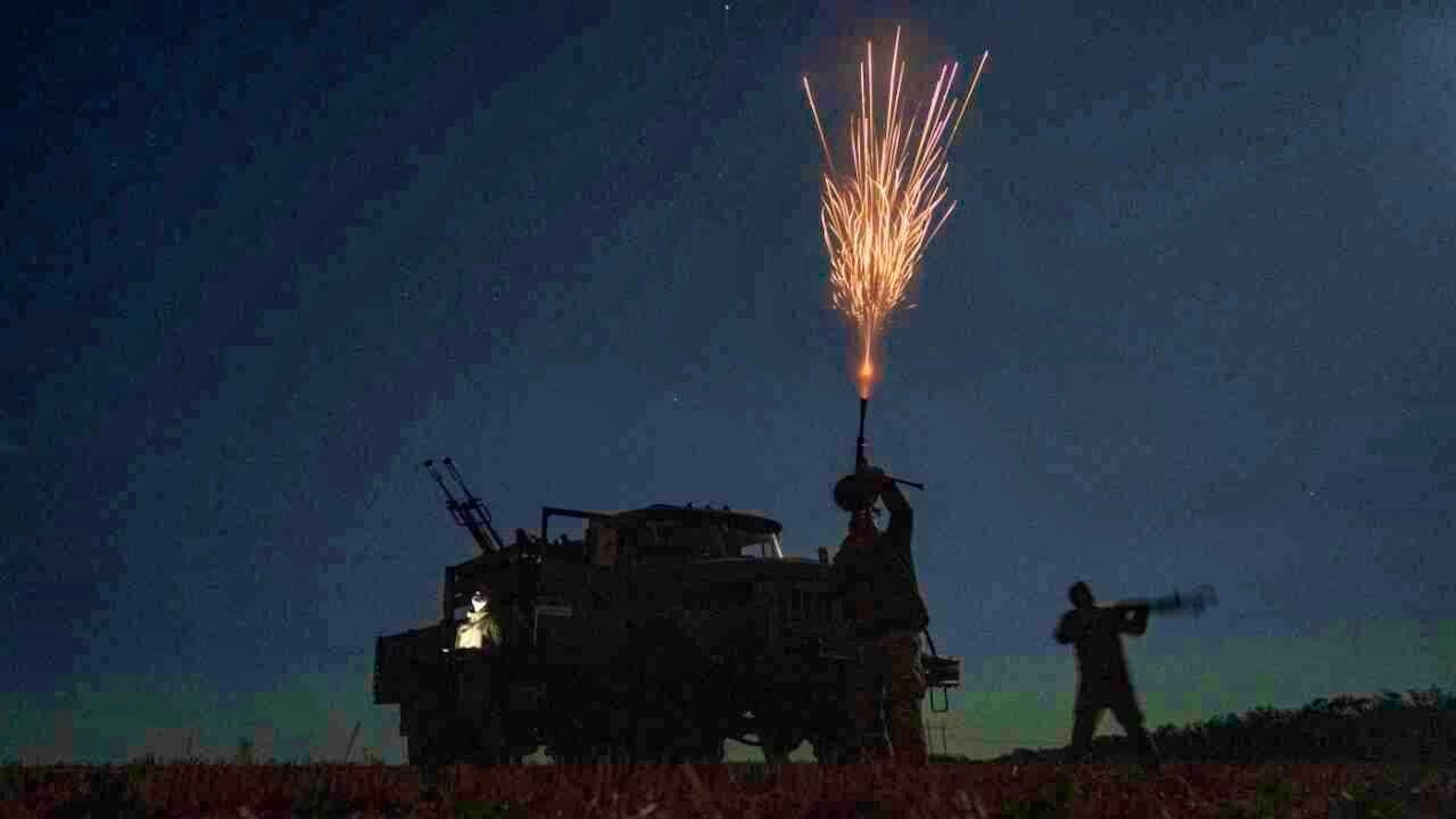 ARCHIVE - Ukrainian soldiers from the air defense unit of the 59th Brigade fire on Russian combat drones in the Dnipropetrovsk region. Photo: Evgeniy Maloletka/AP/dpa