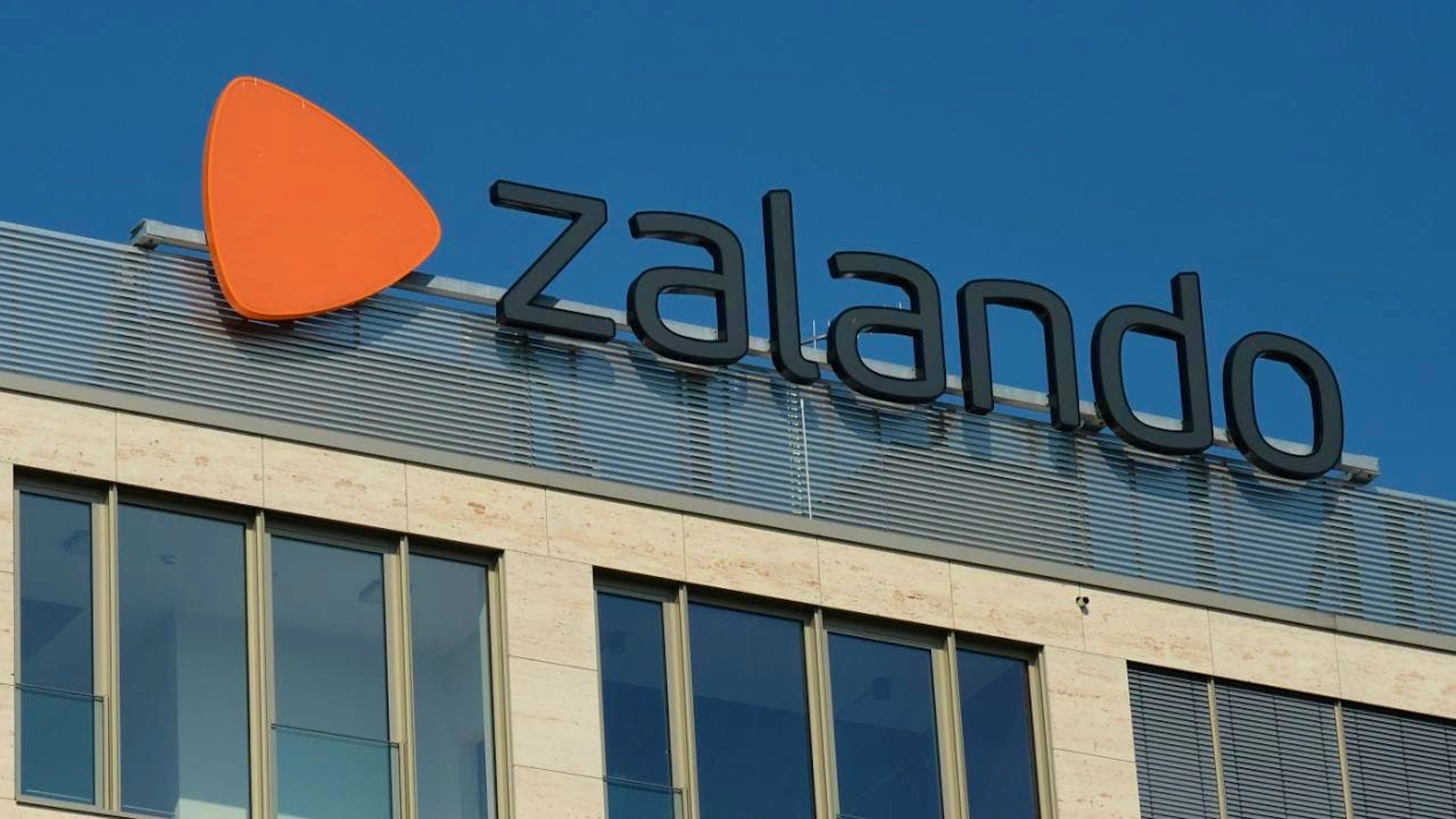 Zalando annuncia la chiusura di un centro logistico in Germania, e il taglio di 2700 dipendenti (foto d'archivio)