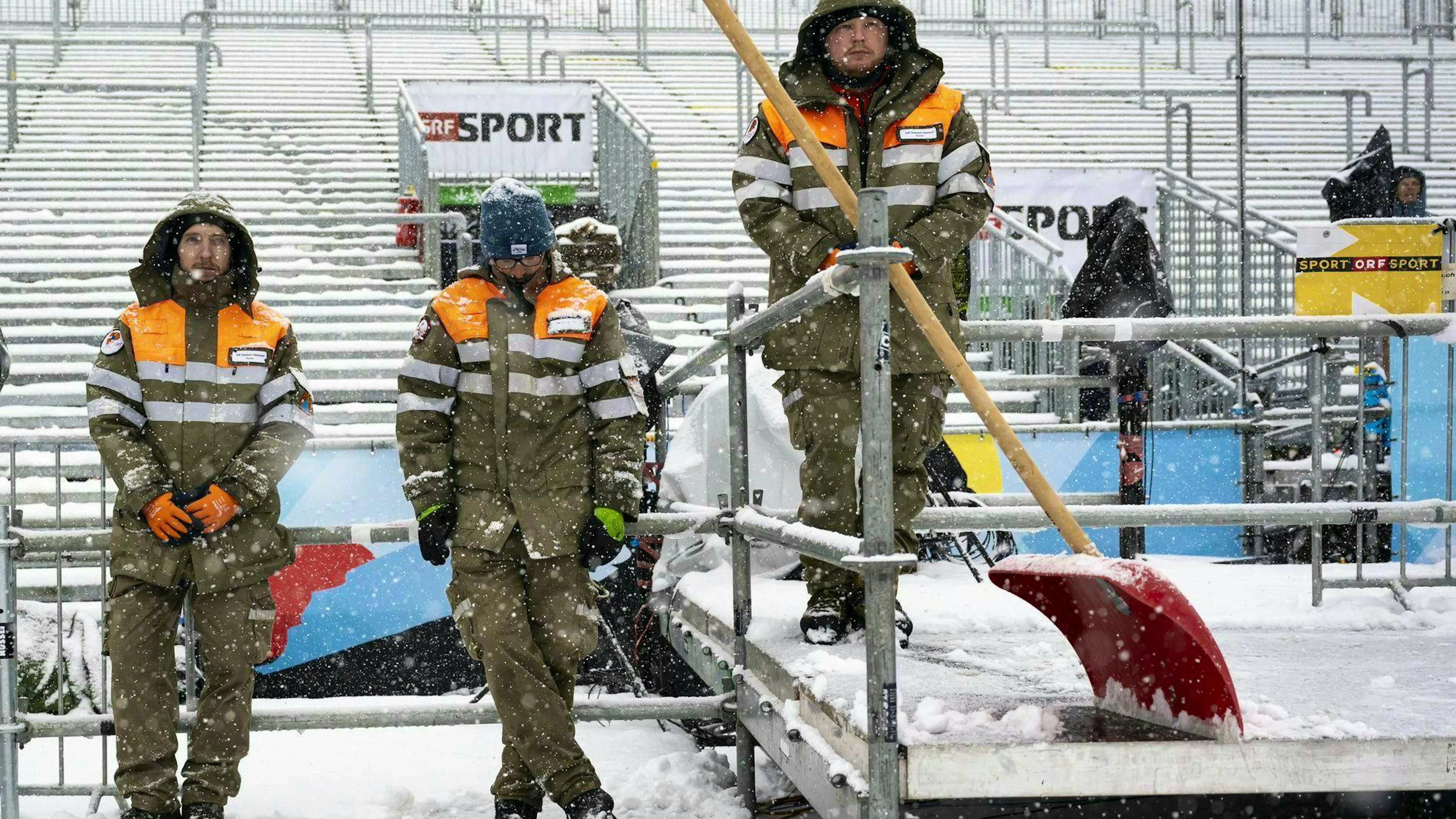 Civil defense personnel on duty for the Ski World Cup in Adelboden pause.