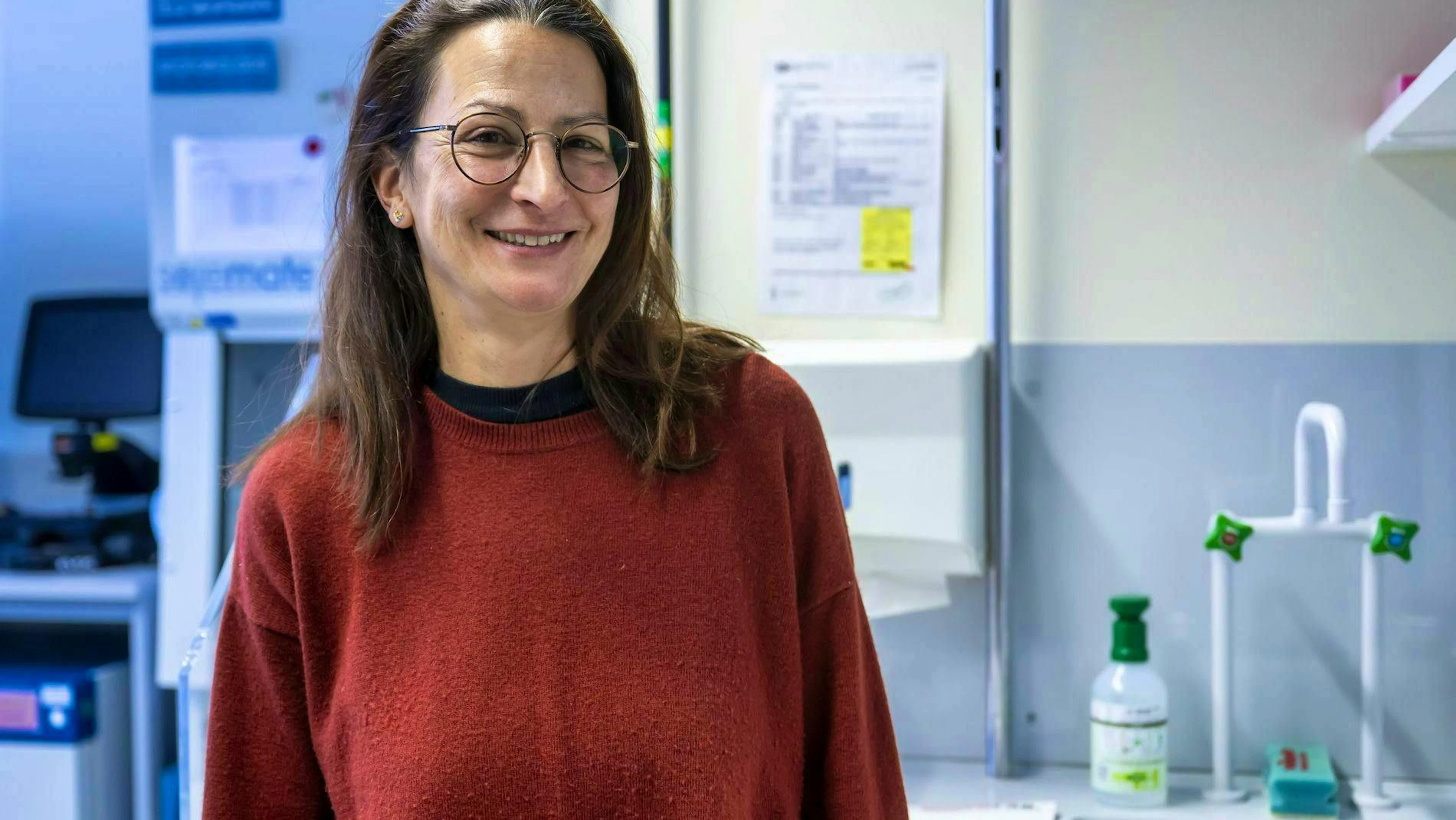 Biologist Stéphanie Droz-Georget and her colleagues help the victims of the Vrans-Montana fire.