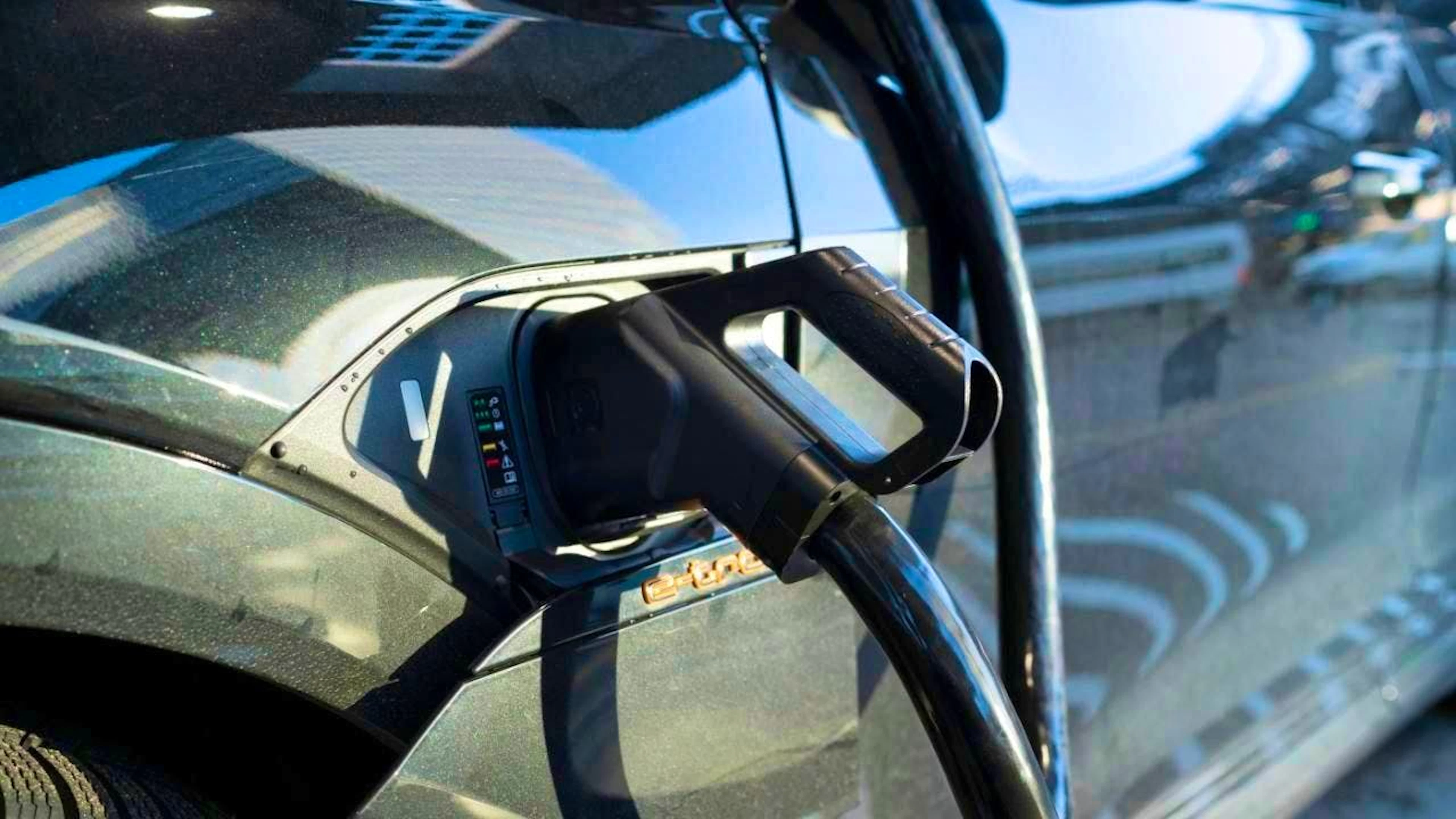 According to a new study, electric cars could be cheaper than combustion engines over their entire life cycle in Africa by 2040. (symbolic image)