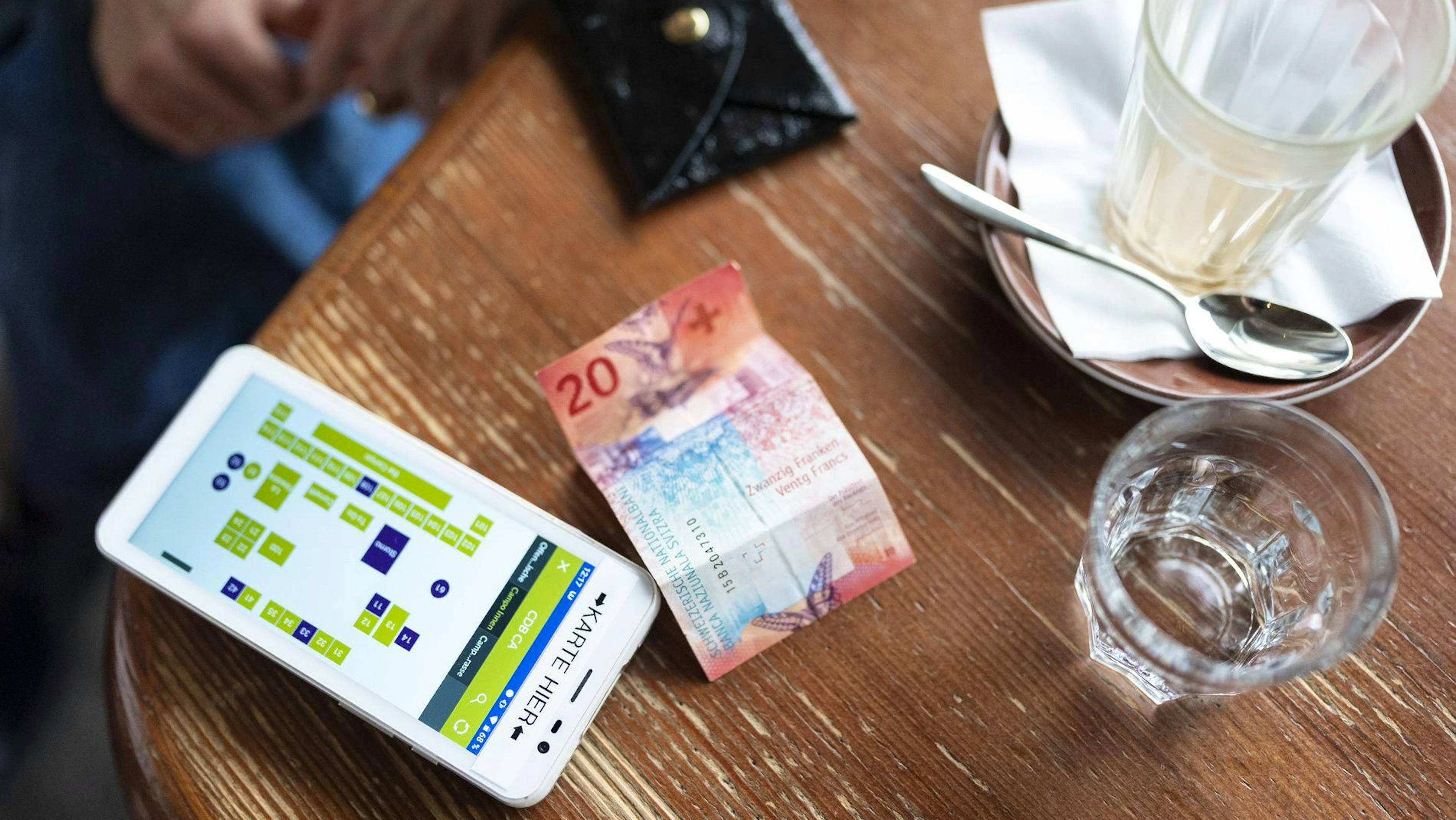 Die Schweiz stimmt beim nächsten Urnengang über die Bargeld-Initiative ab.