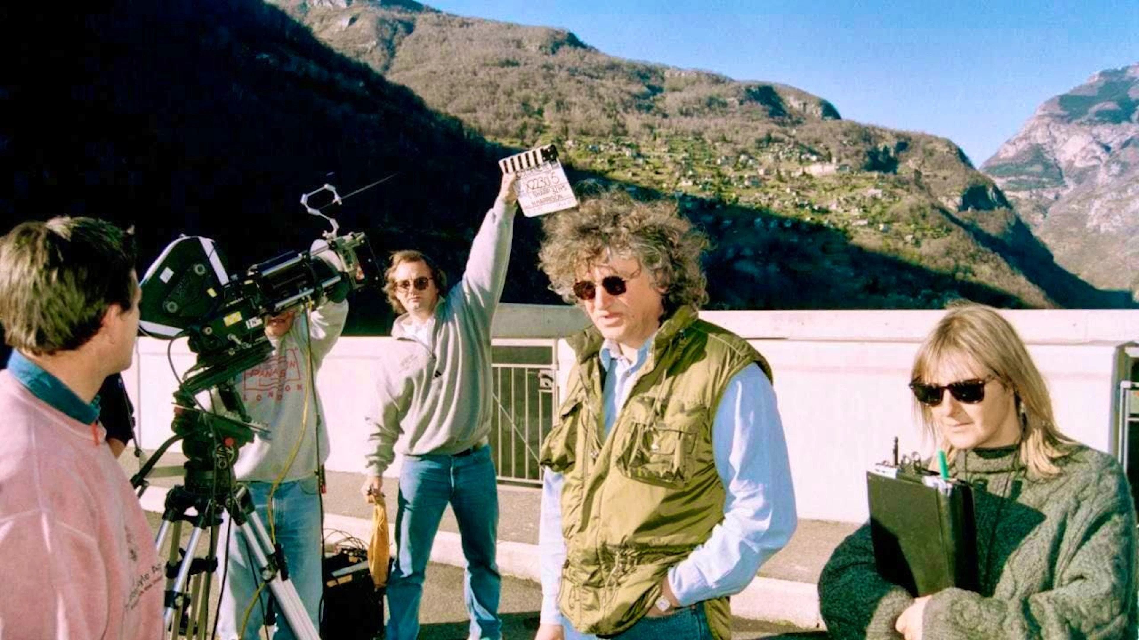 Ian Sharp, responsible for action scenes in the James Bond film "Goldeneye", during the filming of the famous entrance scene on the dam wall in the Verzasca Valley in Ticino.