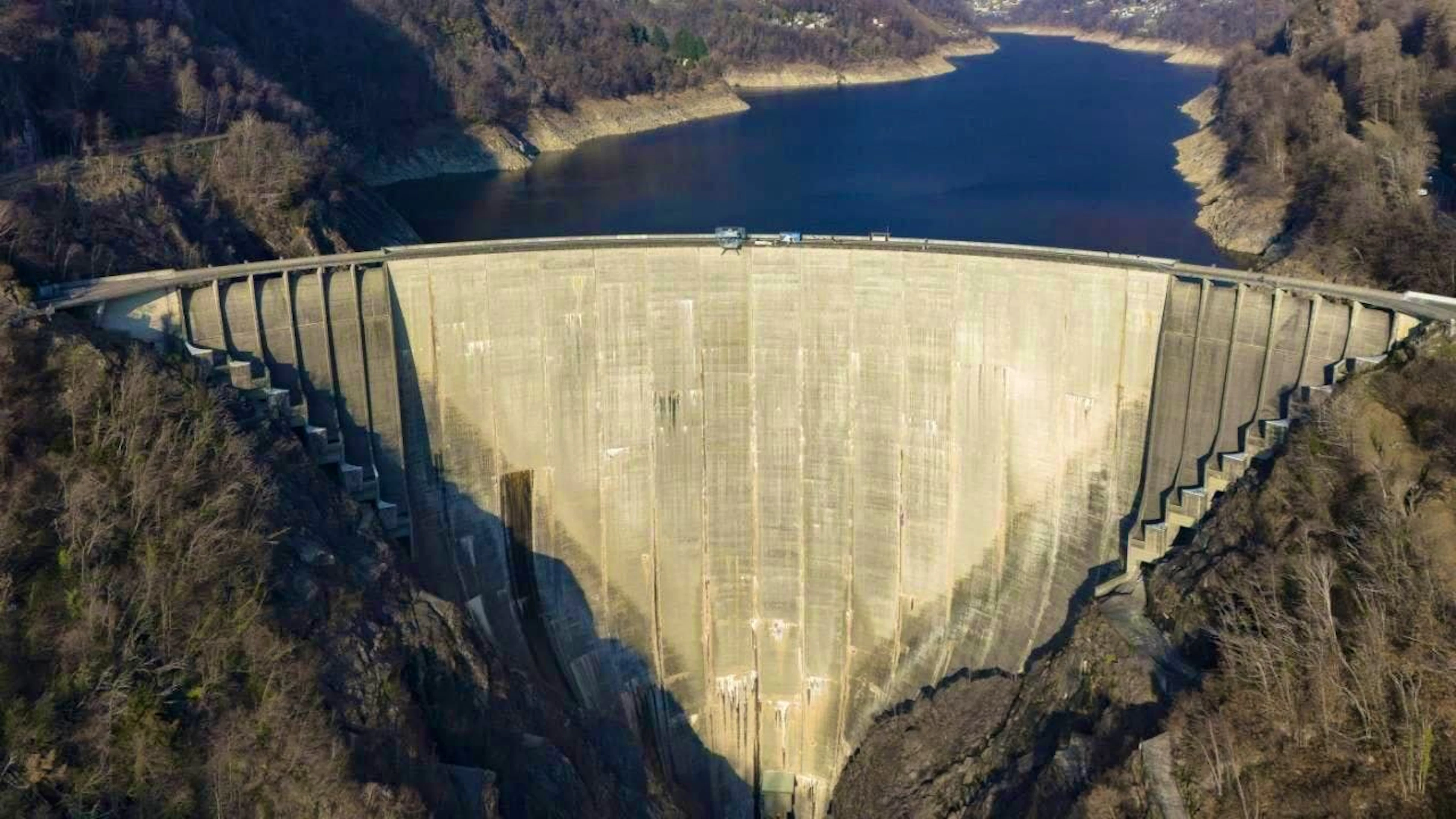 The mighty dam wall in the Verzasca Valley in Ticino became world-famous thanks to the James Bond film "Goldeneye". (archive picture)