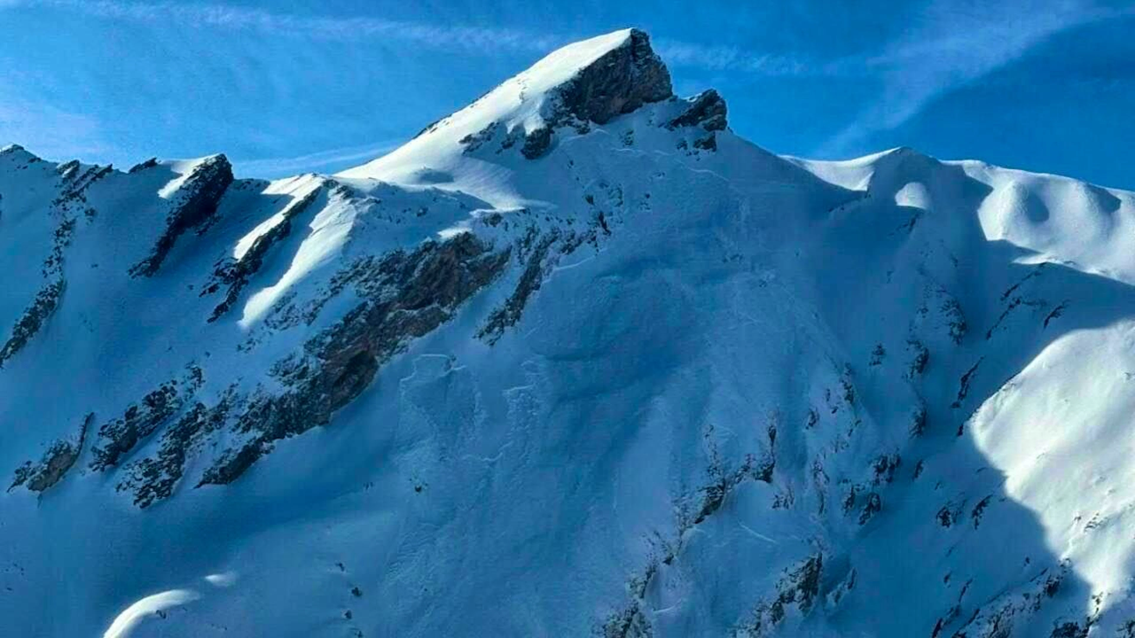 Two ski tourers have died and another was injured in an avalanche in the Chamoson region of Valais.