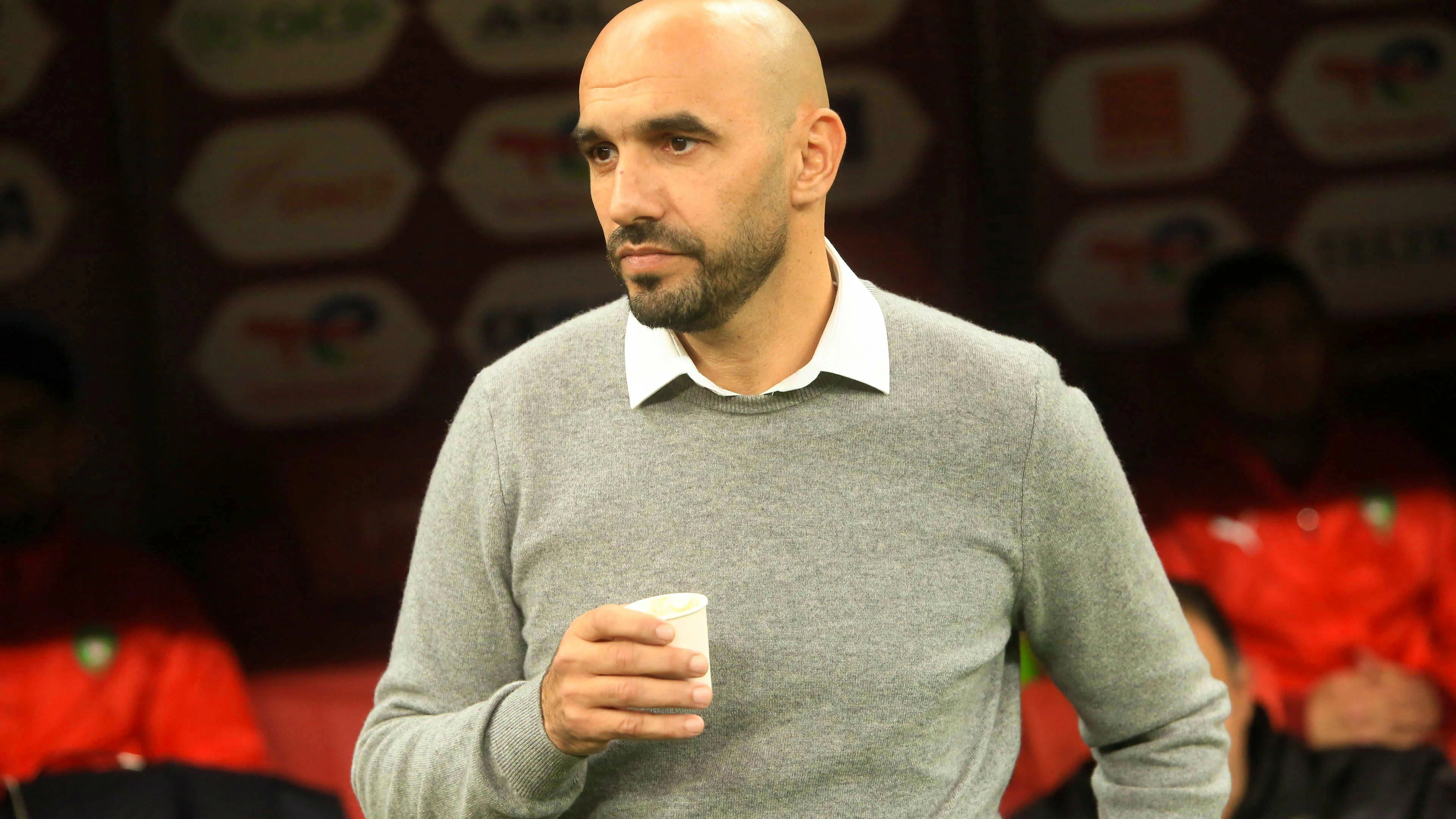 Nato in Francia da famiglia marocchina, ex difensore dei Leoni dell'Atlante. È l'architetto della storia: il primo allenatore a portare il Marocco, e l'Africa, in semifinale a un Mondiale (Qatar 2022). Leader tattico e un simbolo del riscatto del calcio africano.