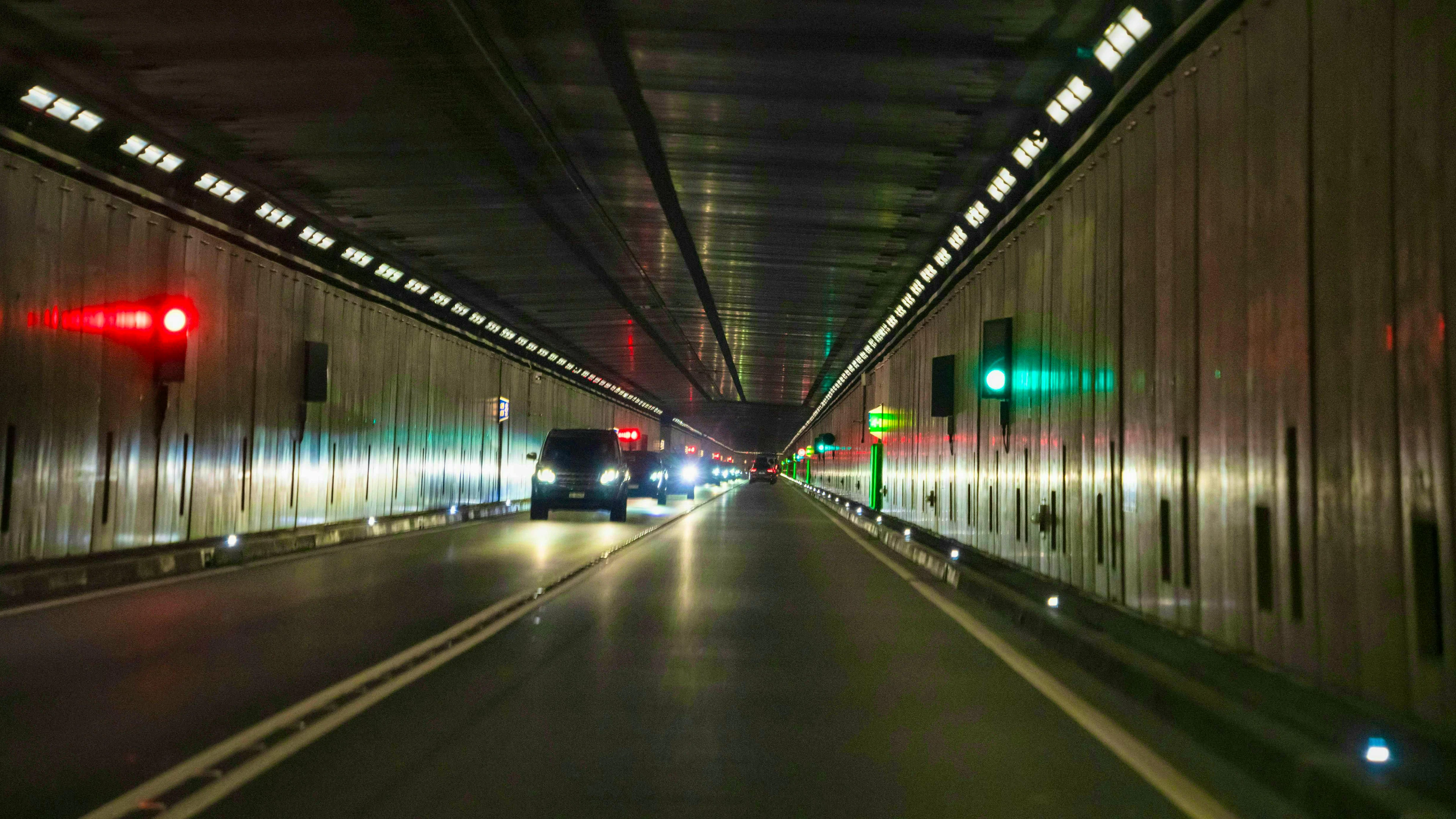 The Gotthard road tunnel was closed on Tuesday night after a traffic accident. (Theme picture) xZoonar.com/x 23047440