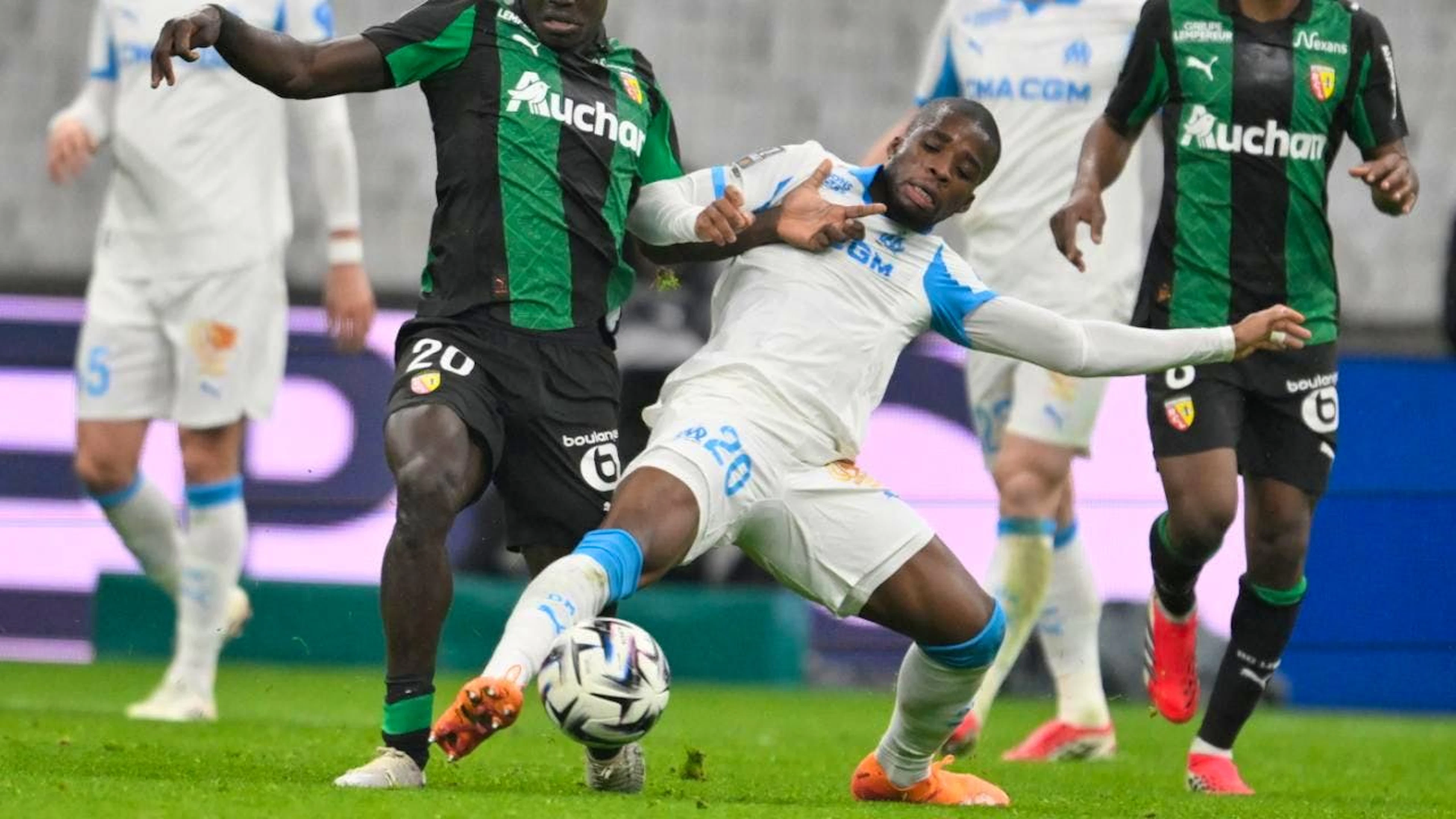 PSG nach Lens' Niederlage in Marseille wieder Erster