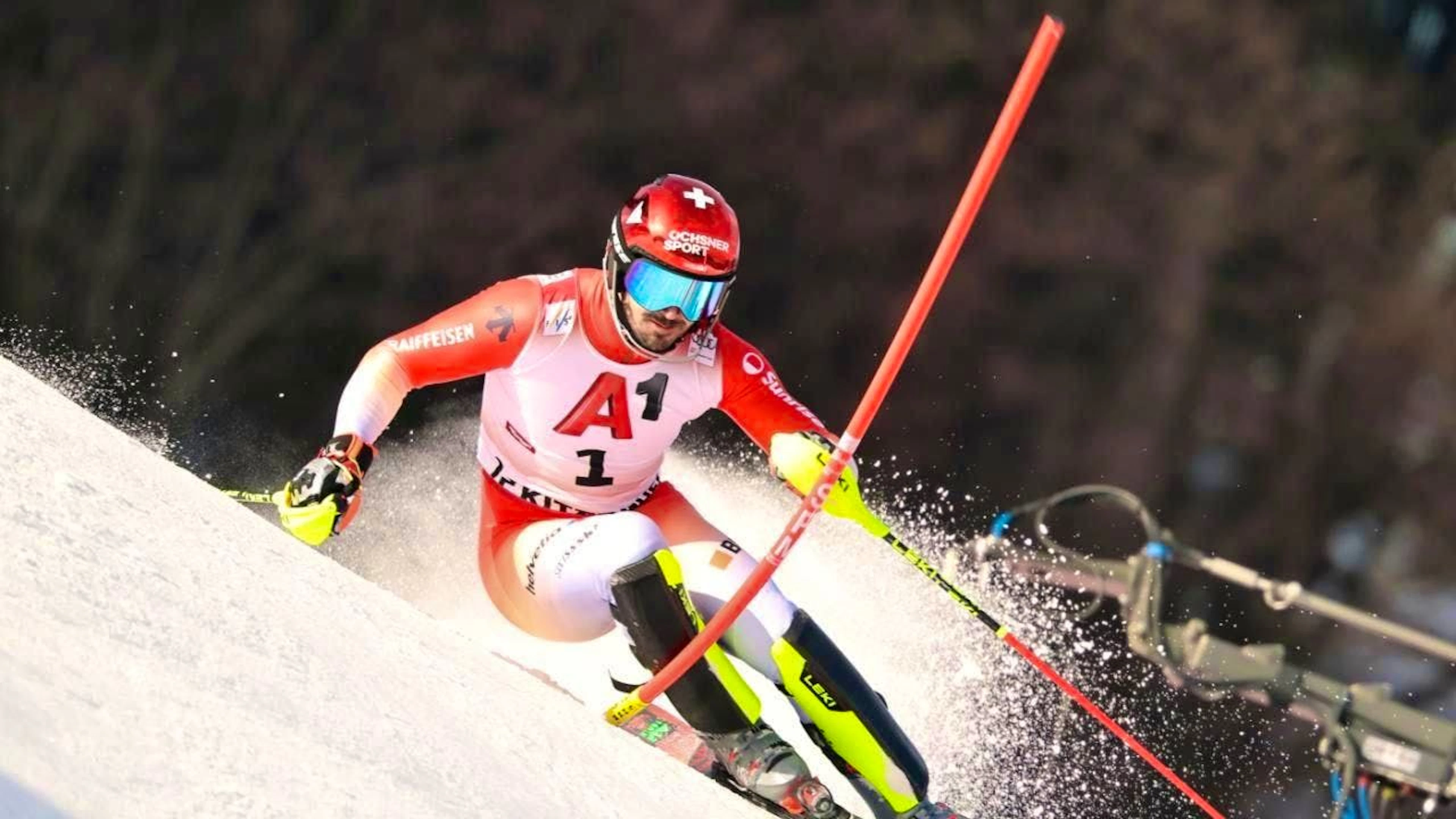 Loïc Meillard is in the lead after the first slalom run in Kitzbühel